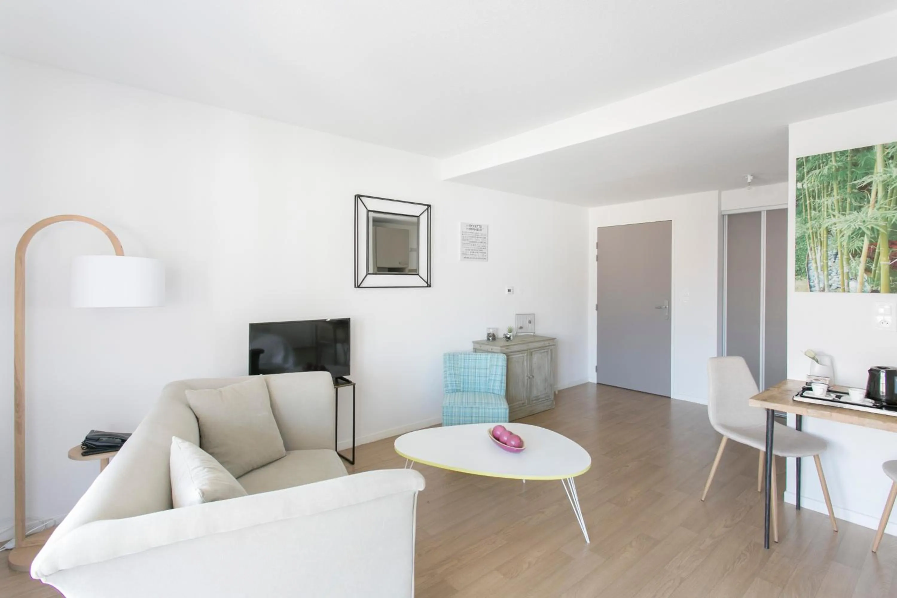 Seating area in Zenao Appart'hôtels Mulhouse