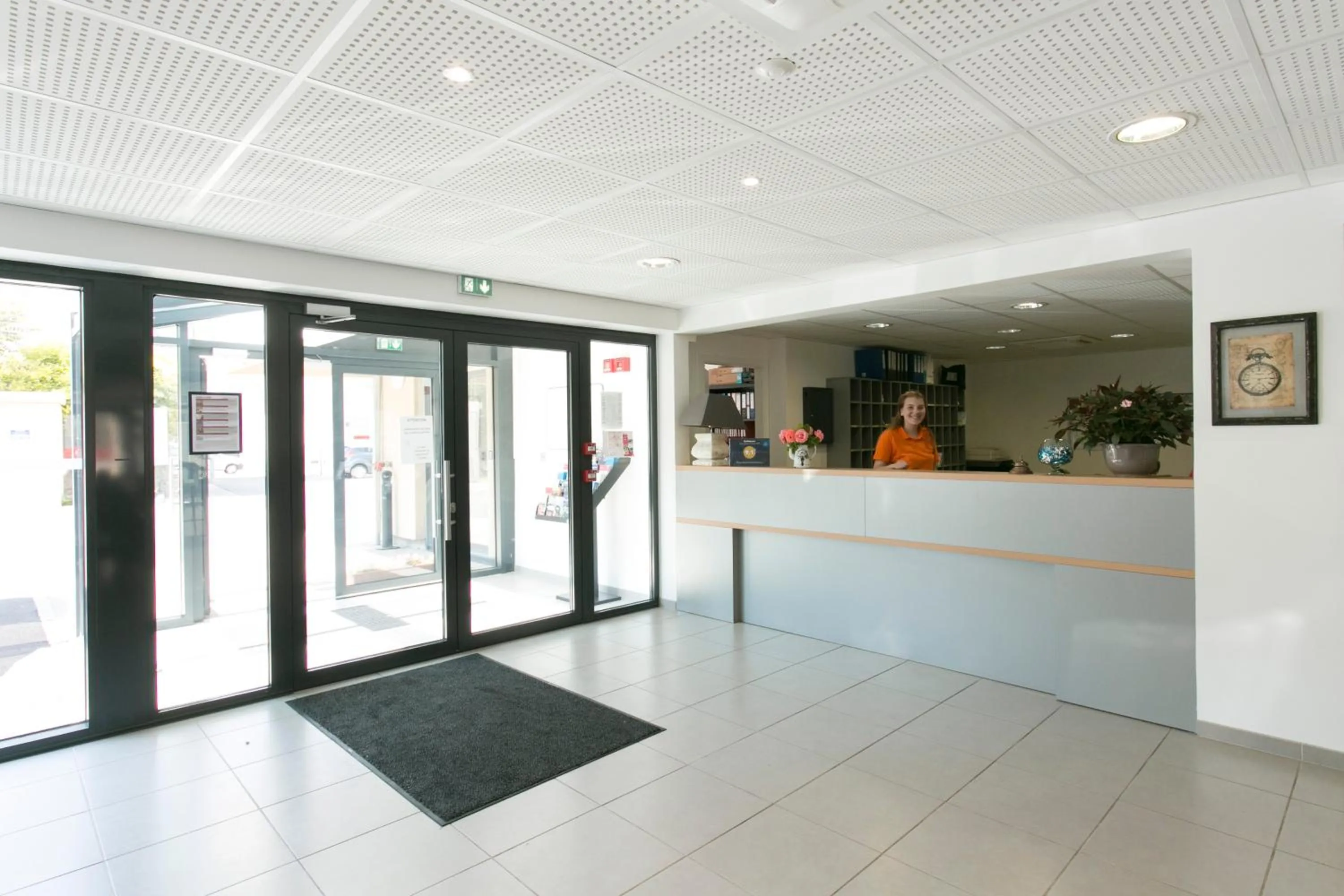 Lobby or reception in Zenao Appart'hôtels Mulhouse