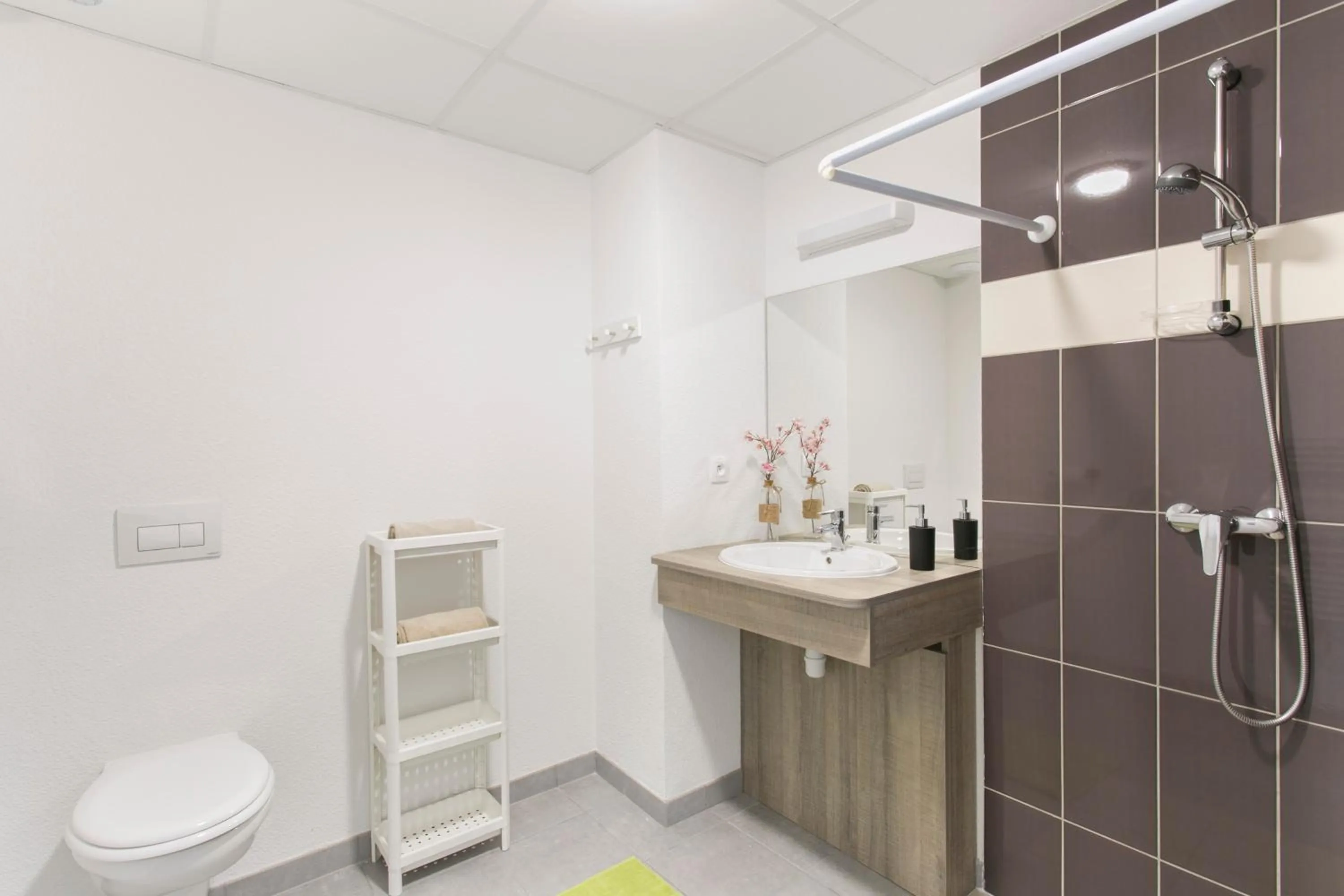 Bathroom in Zenao Appart'hôtels Mulhouse