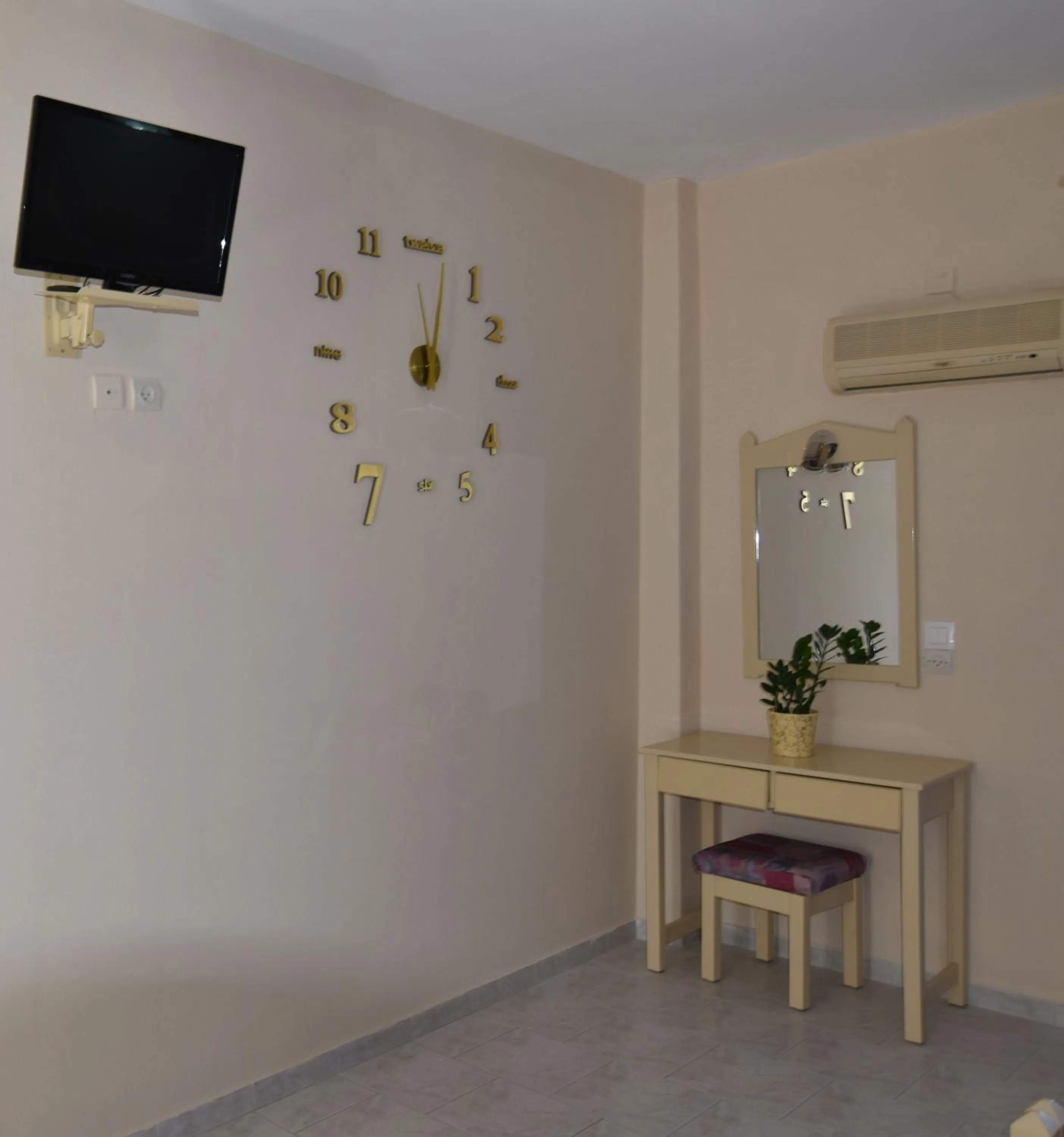 Vardes Hotel Studios