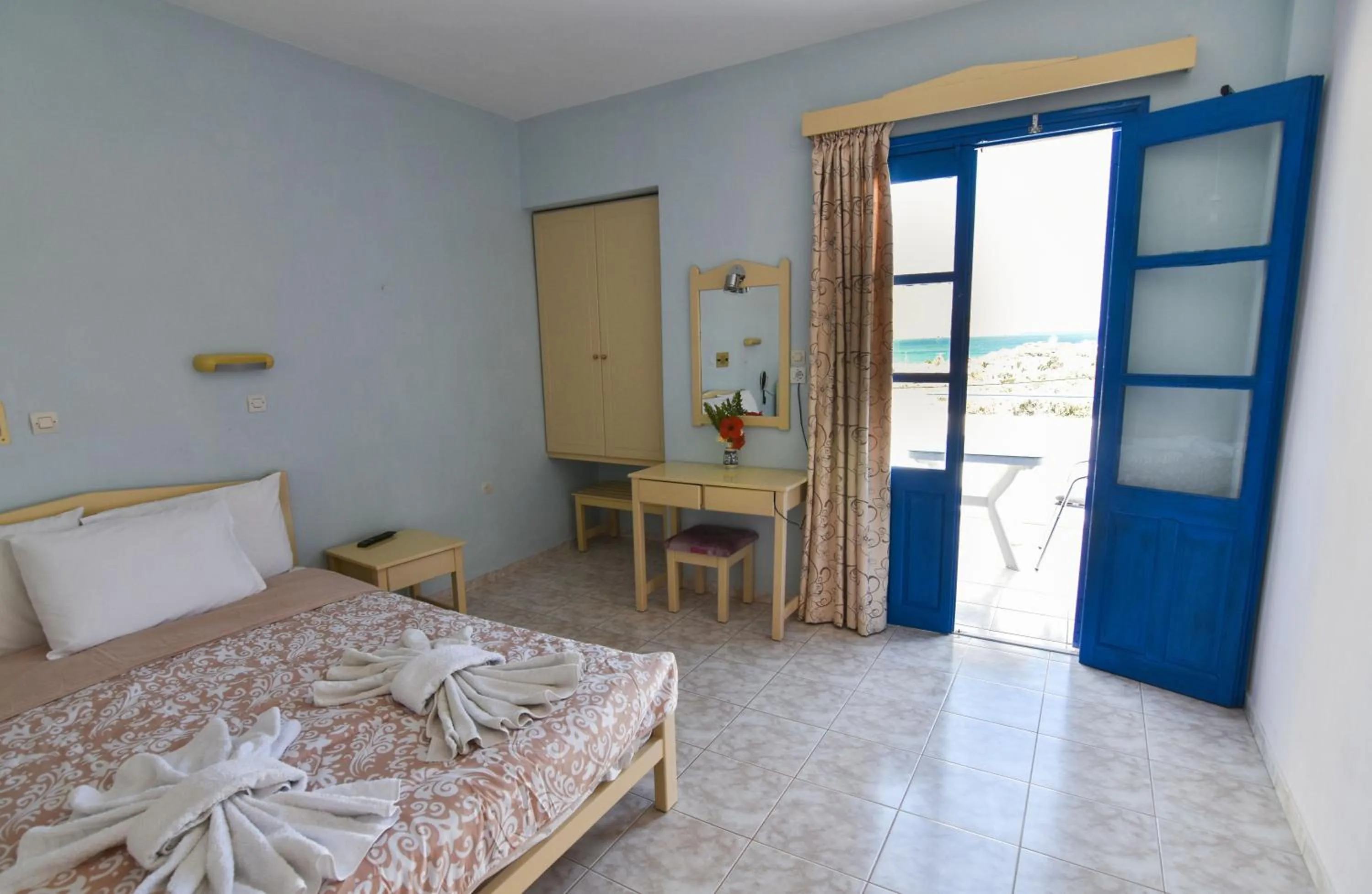 Bed in Vardes Hotel Studios