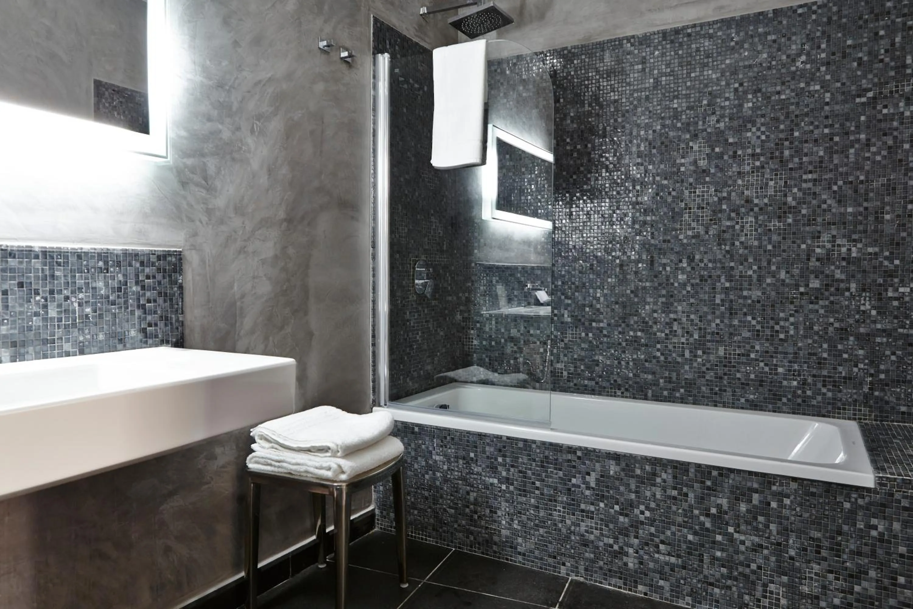 Bathroom in La Suite Boutique Hotel