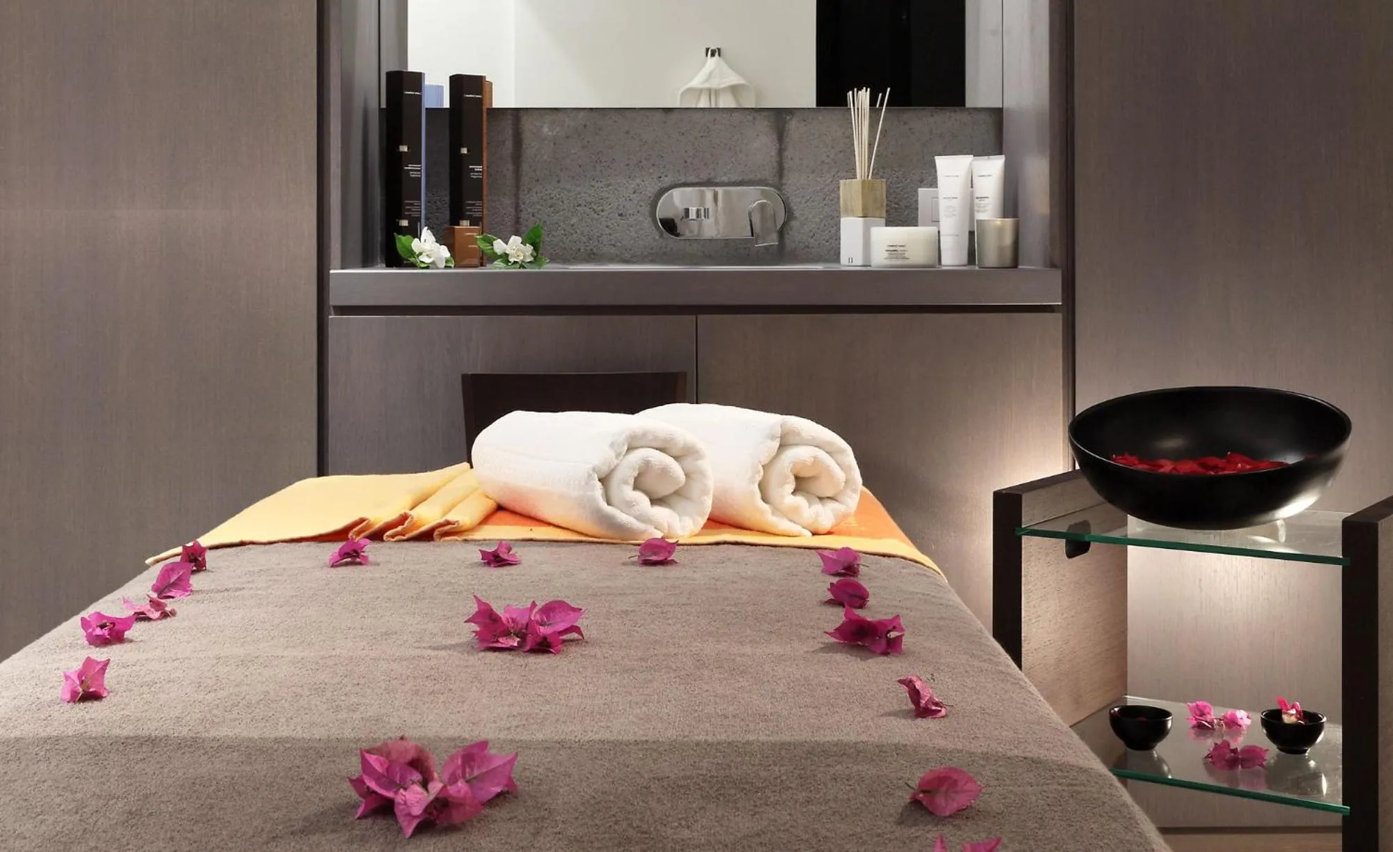 Spa and wellness centre/facilities, Bed in La Suite Boutique Hotel