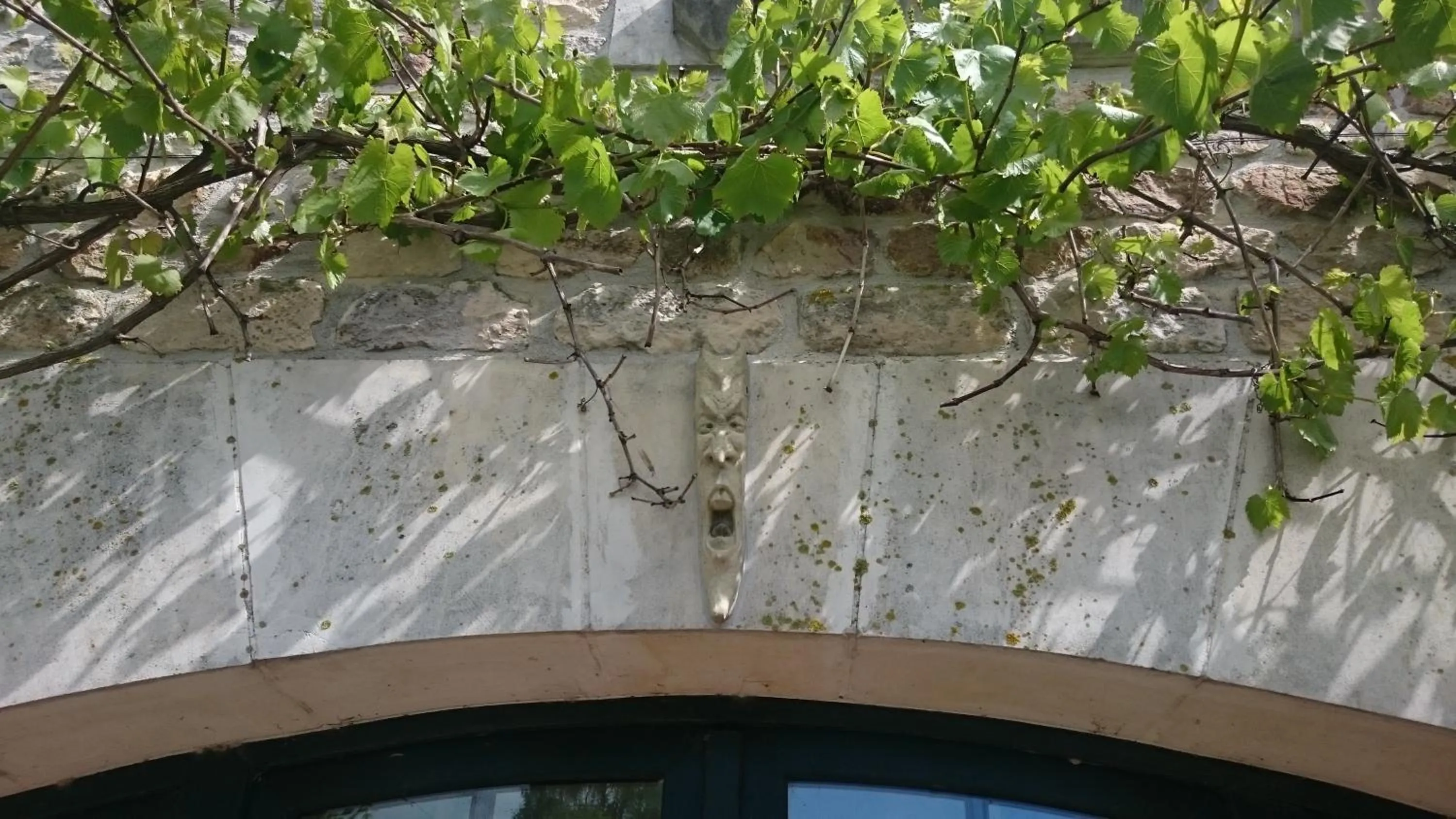 Decorative detail in La Mare aux 3 Diables