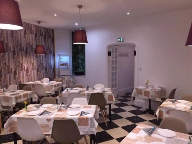 Restaurant/places to eat in Hôtel La Villa Lorraine
