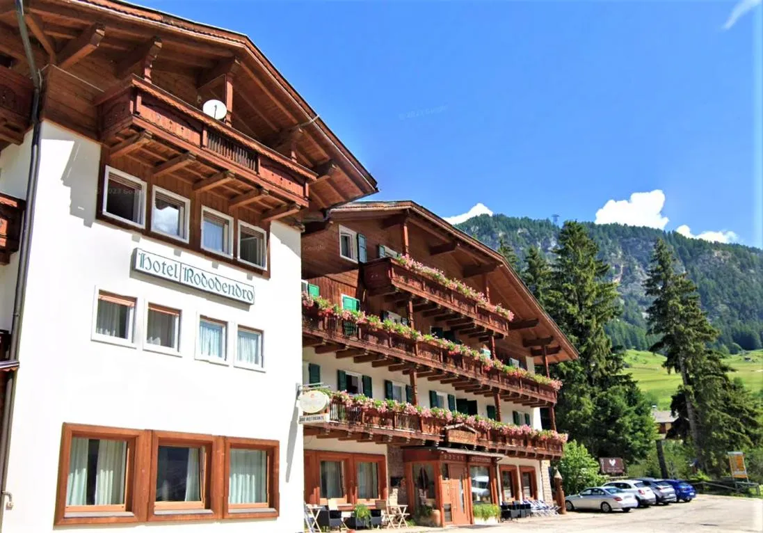 Property building in Hotel Rododendro Val di Fassa