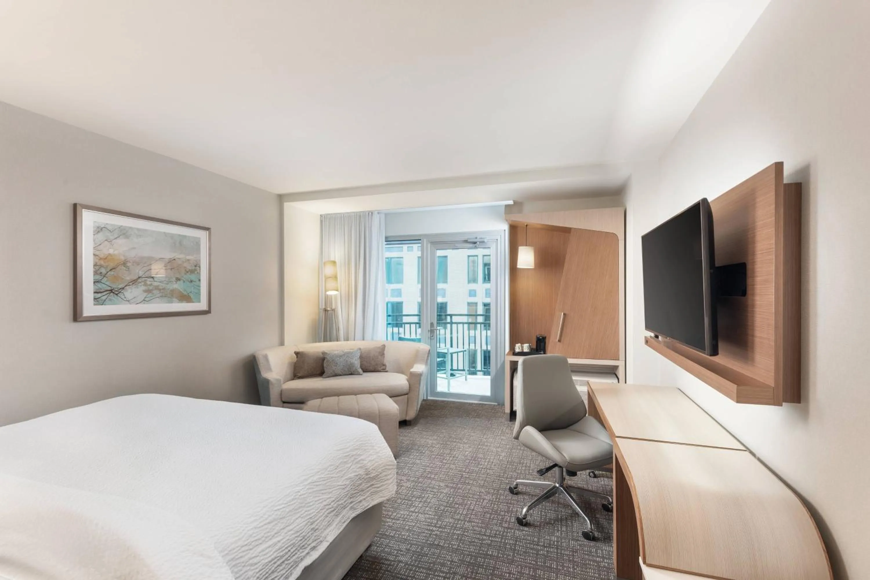 Photo of the whole room, Bed in Courtyard by Marriott Baton Rouge Downtown