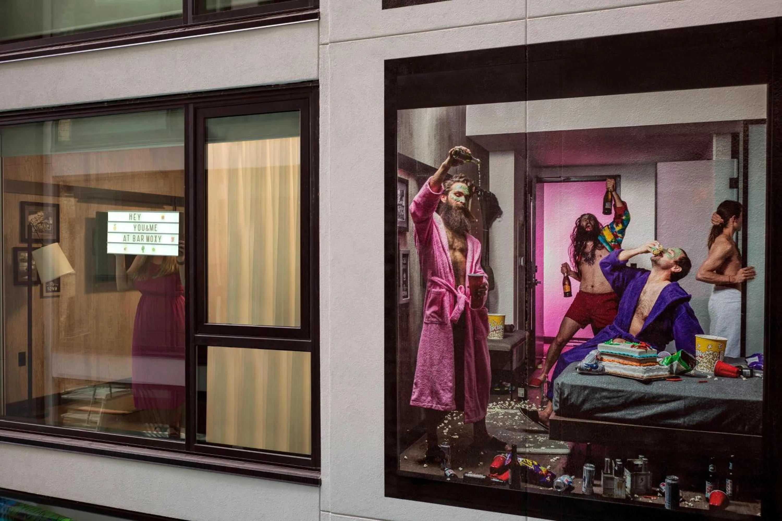 Photo of the whole room in Moxy Chicago Downtown