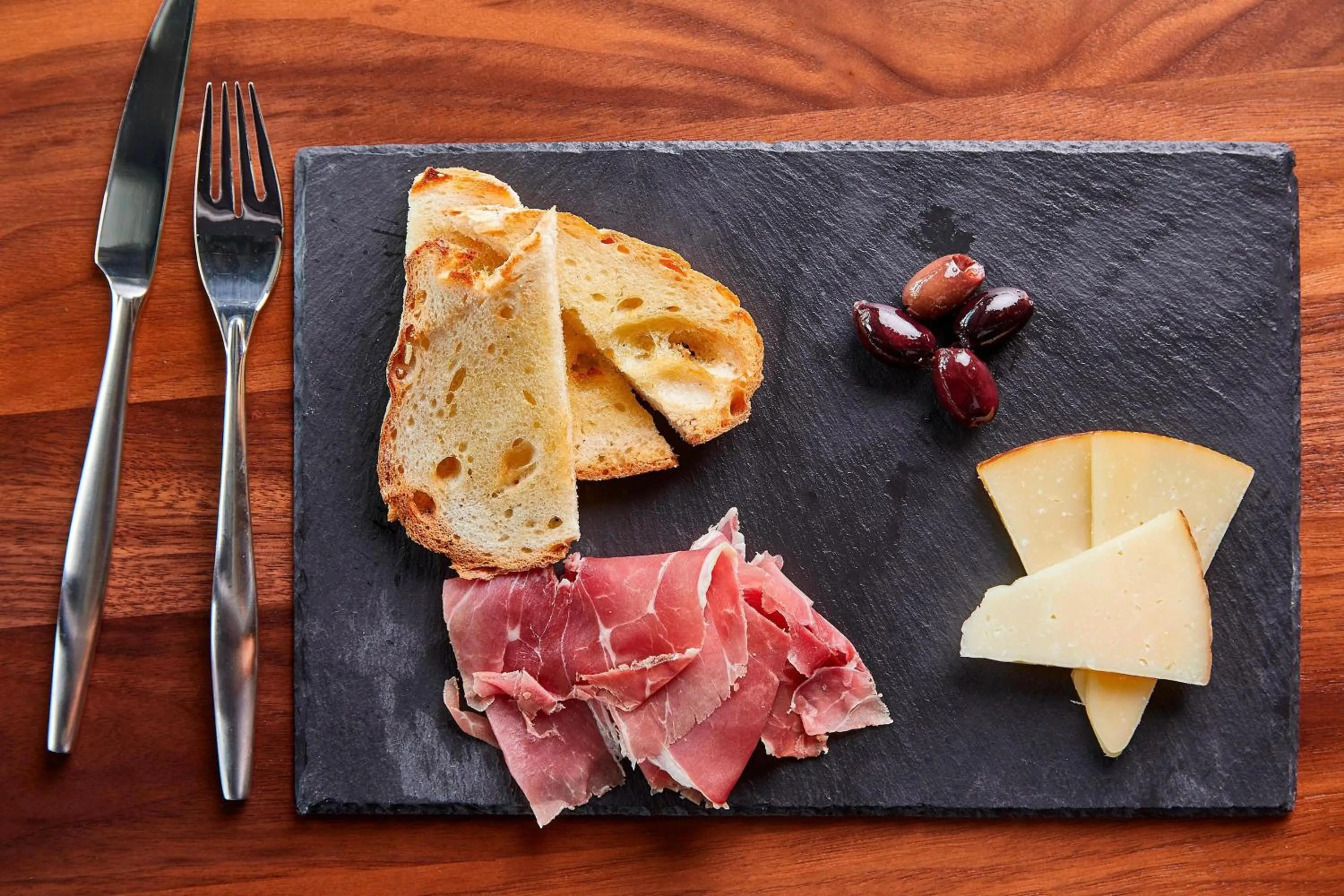 Lounge or bar in AC Hotel by Marriott Cleveland Beachwood