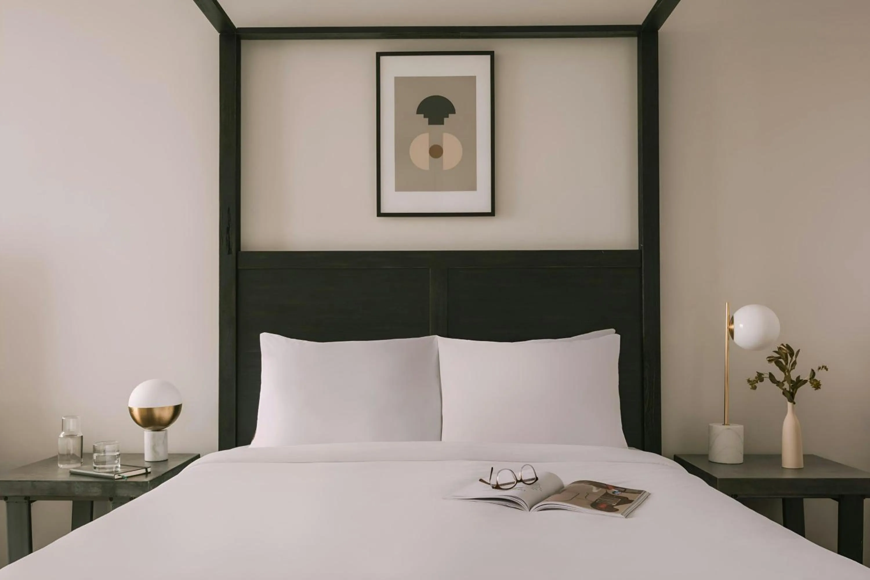 Bedroom, Bed in Sonder by Marriott Bonvoy Pierce Boston Apartments Fenway