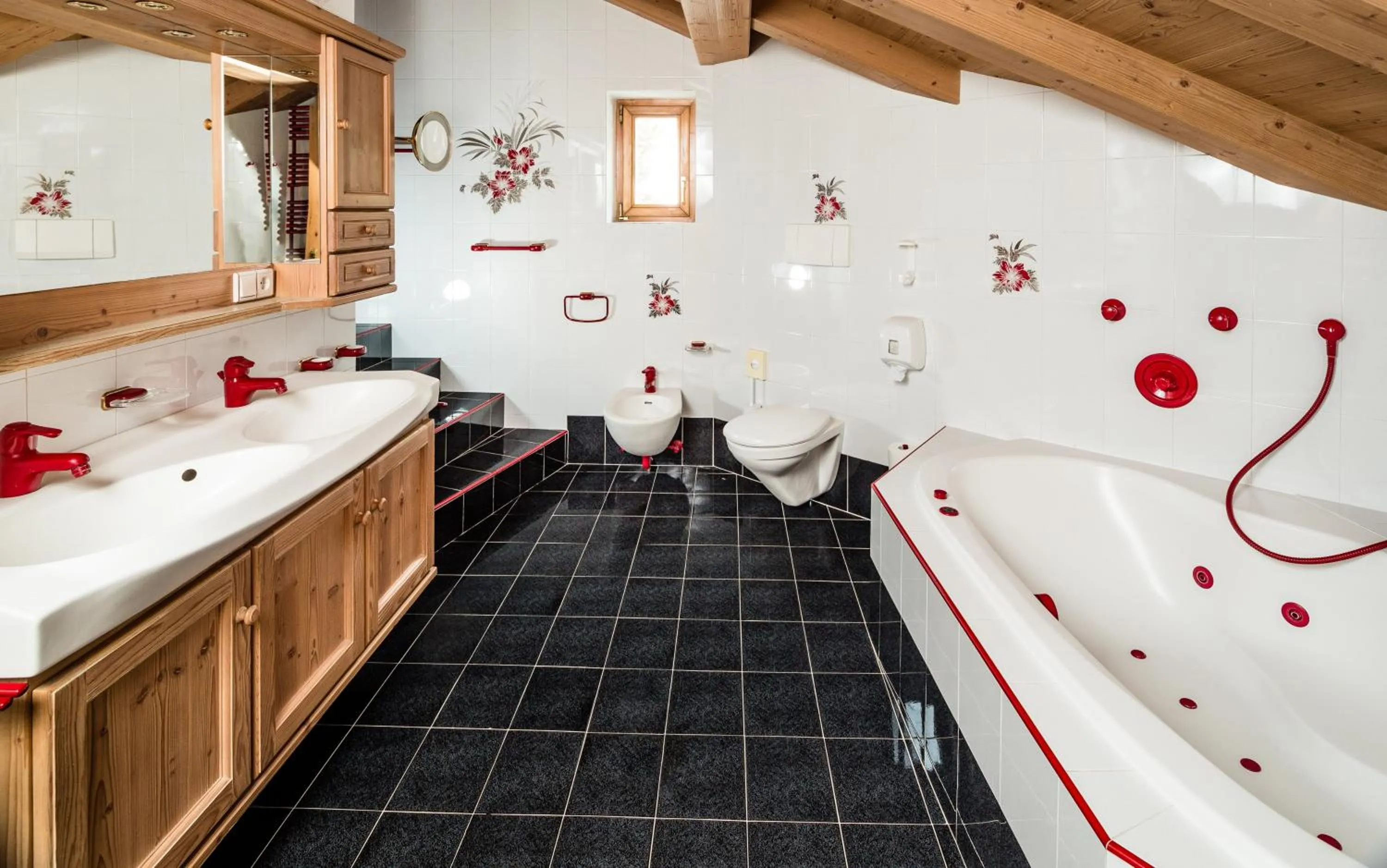 Shower in Suites Hotel Garden