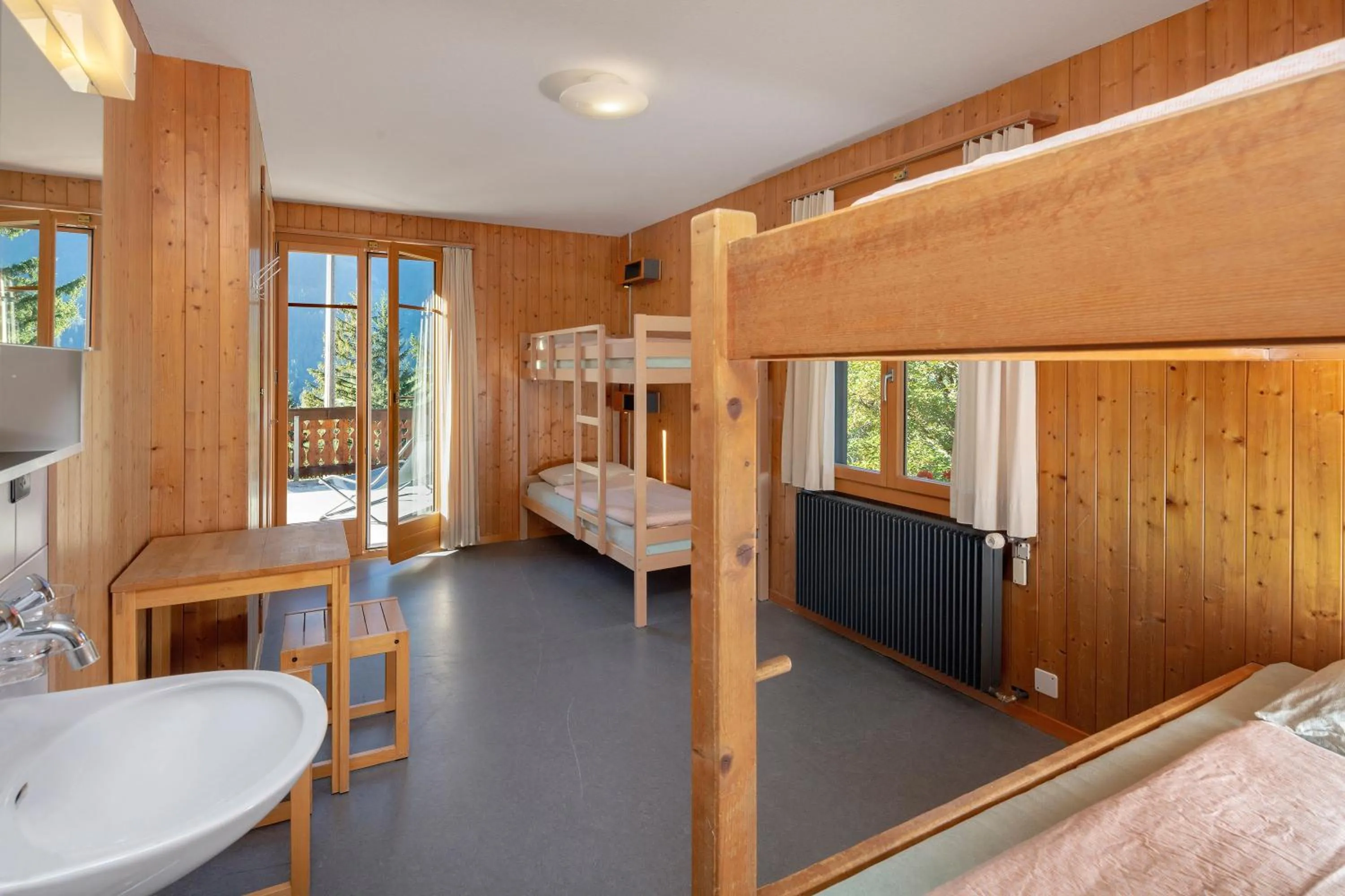 Photo of the whole room, Bed in Grindelwald Youth Hostel