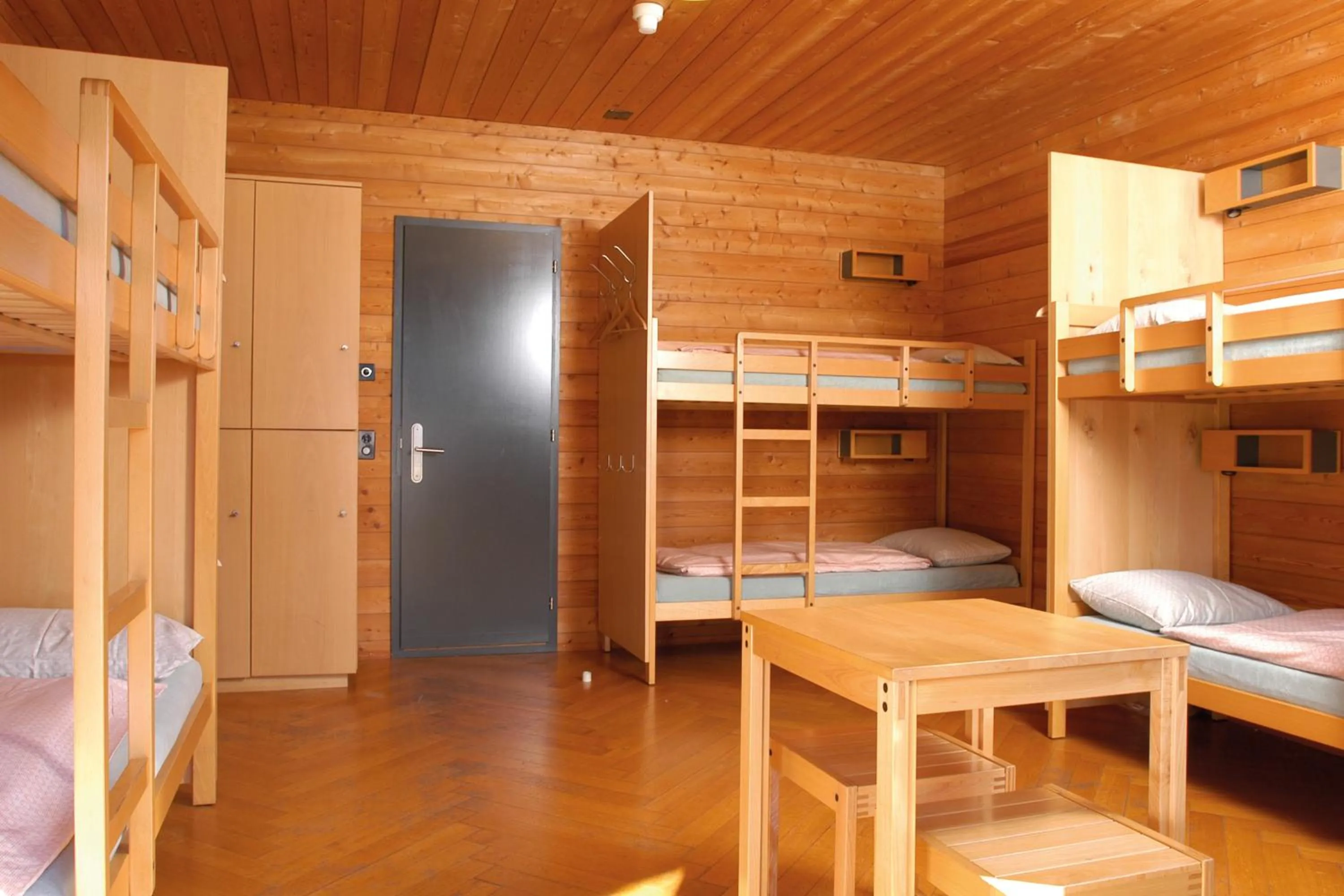 Photo of the whole room, Bed in Grindelwald Youth Hostel