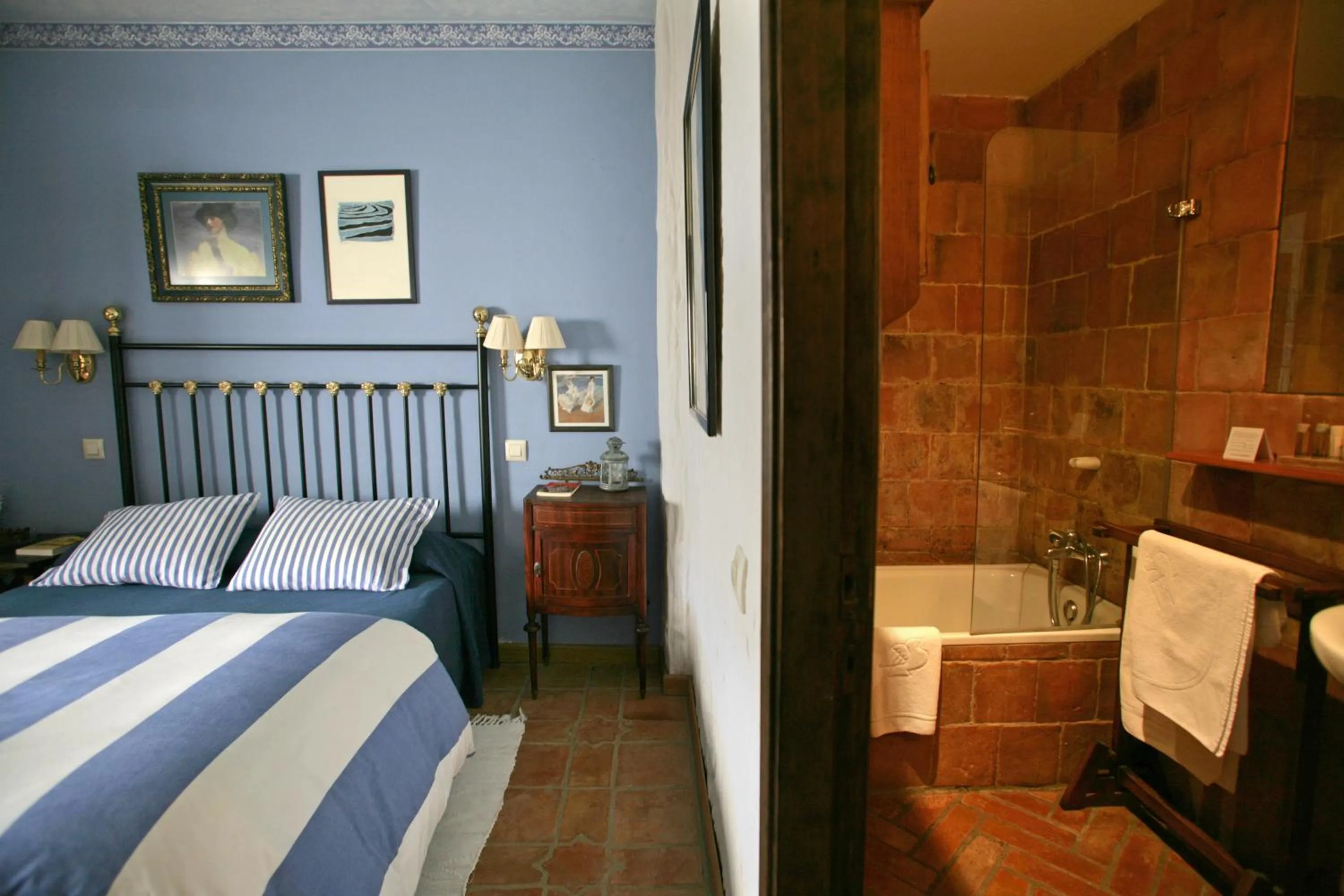 Photo of the whole room, Bed in Hotel La Posada de Lalola