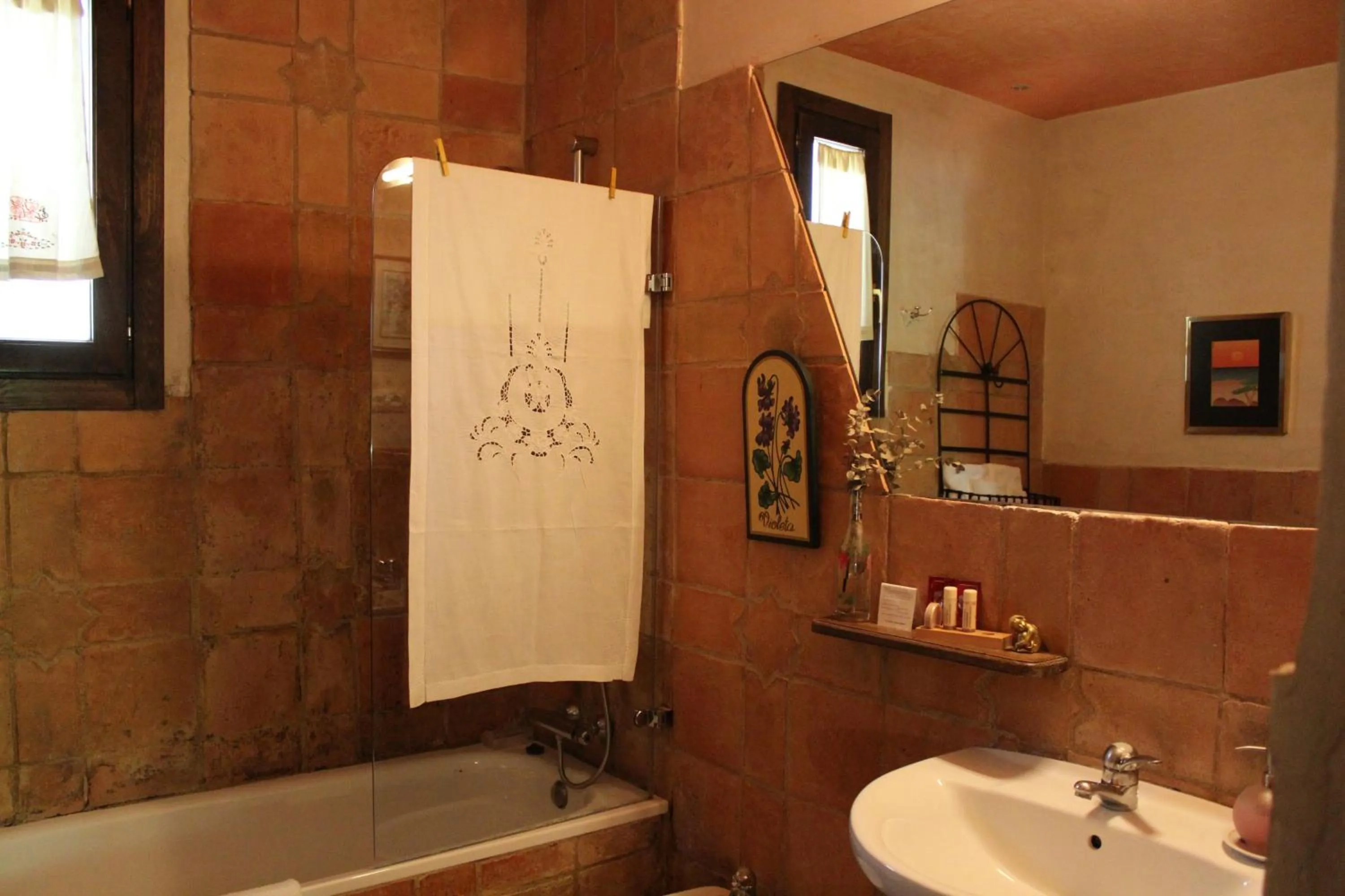 Bathroom in Hotel La Posada de Lalola