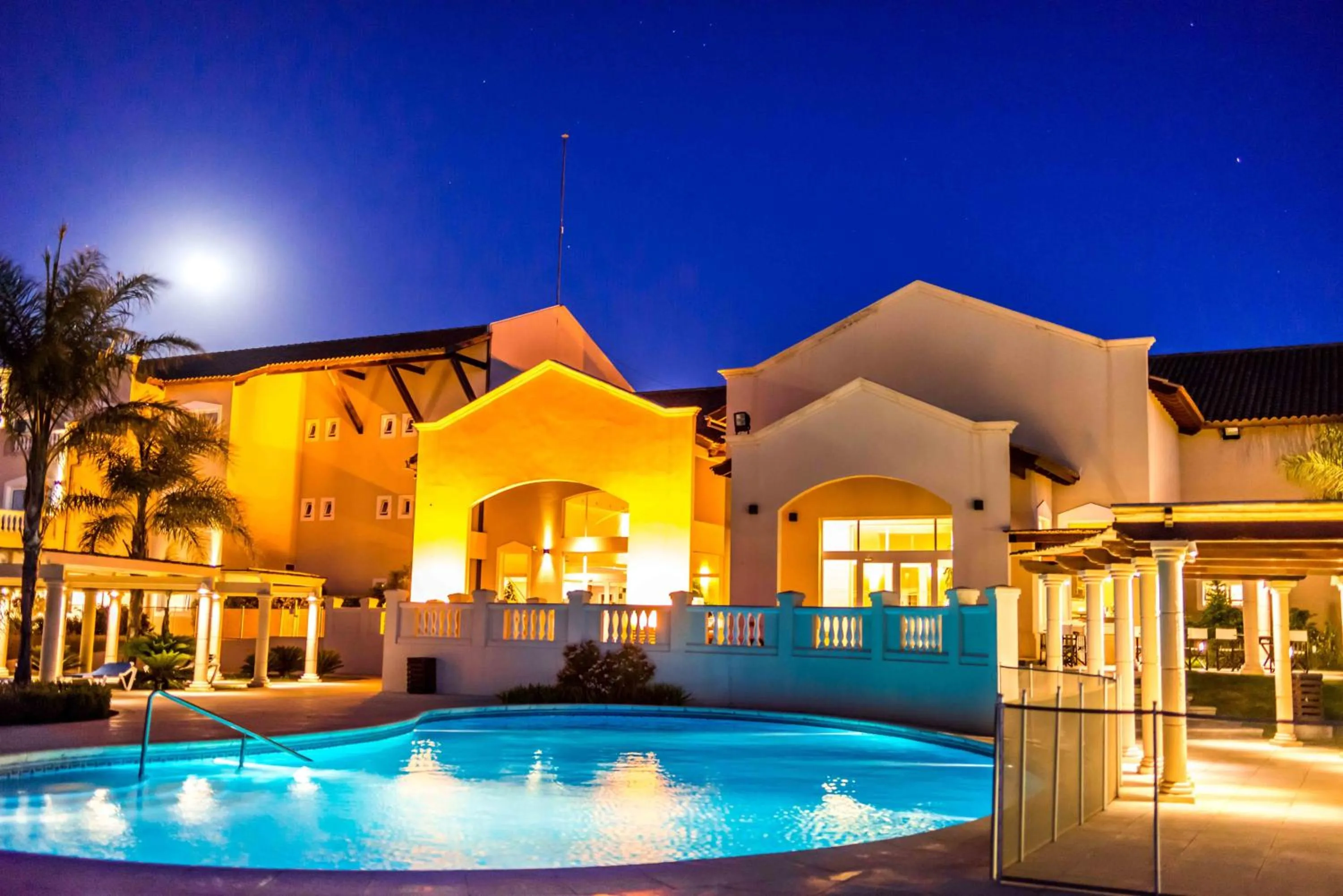 Swimming pool in Howard Johnson Resort Spa & Convention Center