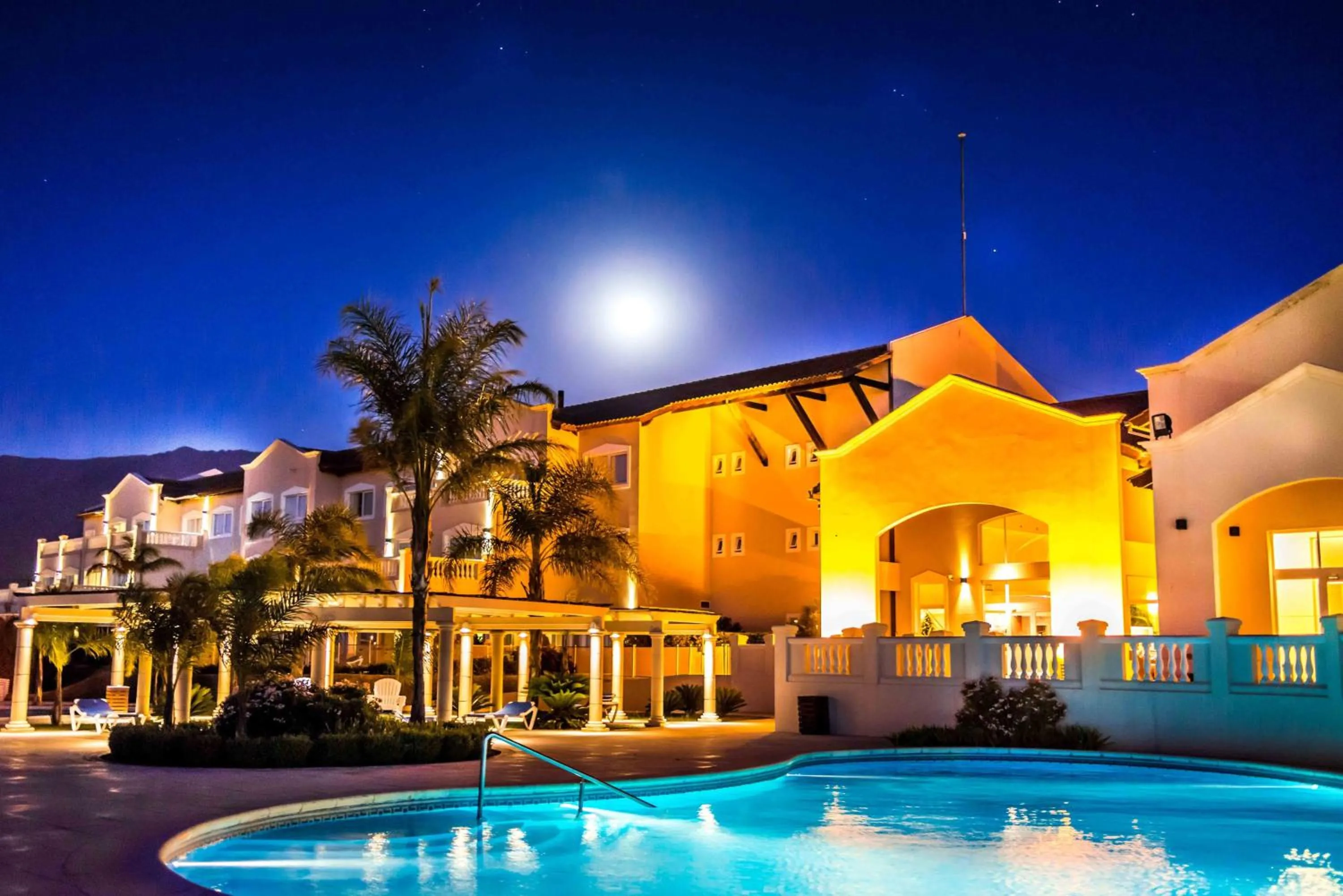Swimming pool in Howard Johnson Resort Spa & Convention Center