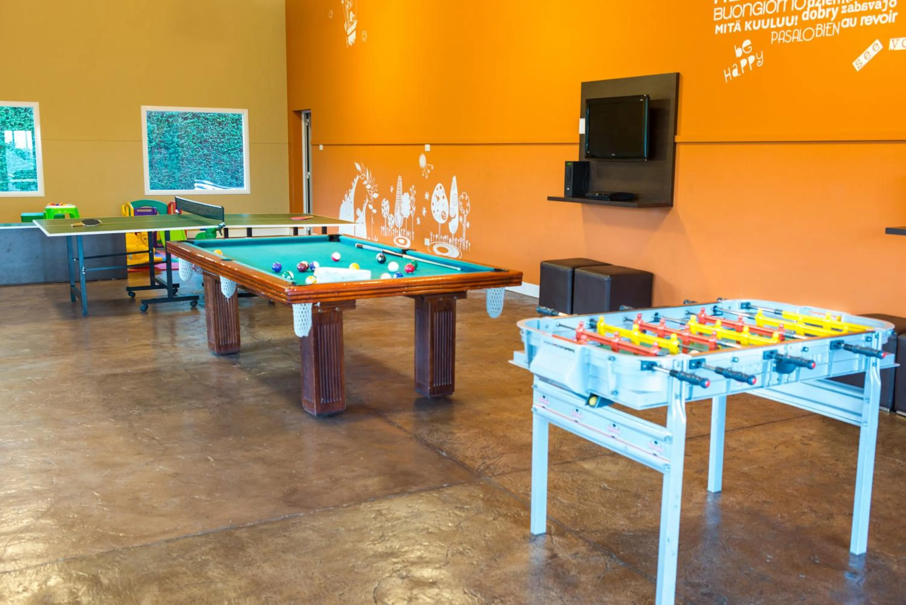 Game Room in Howard Johnson Resort Spa & Convention Center