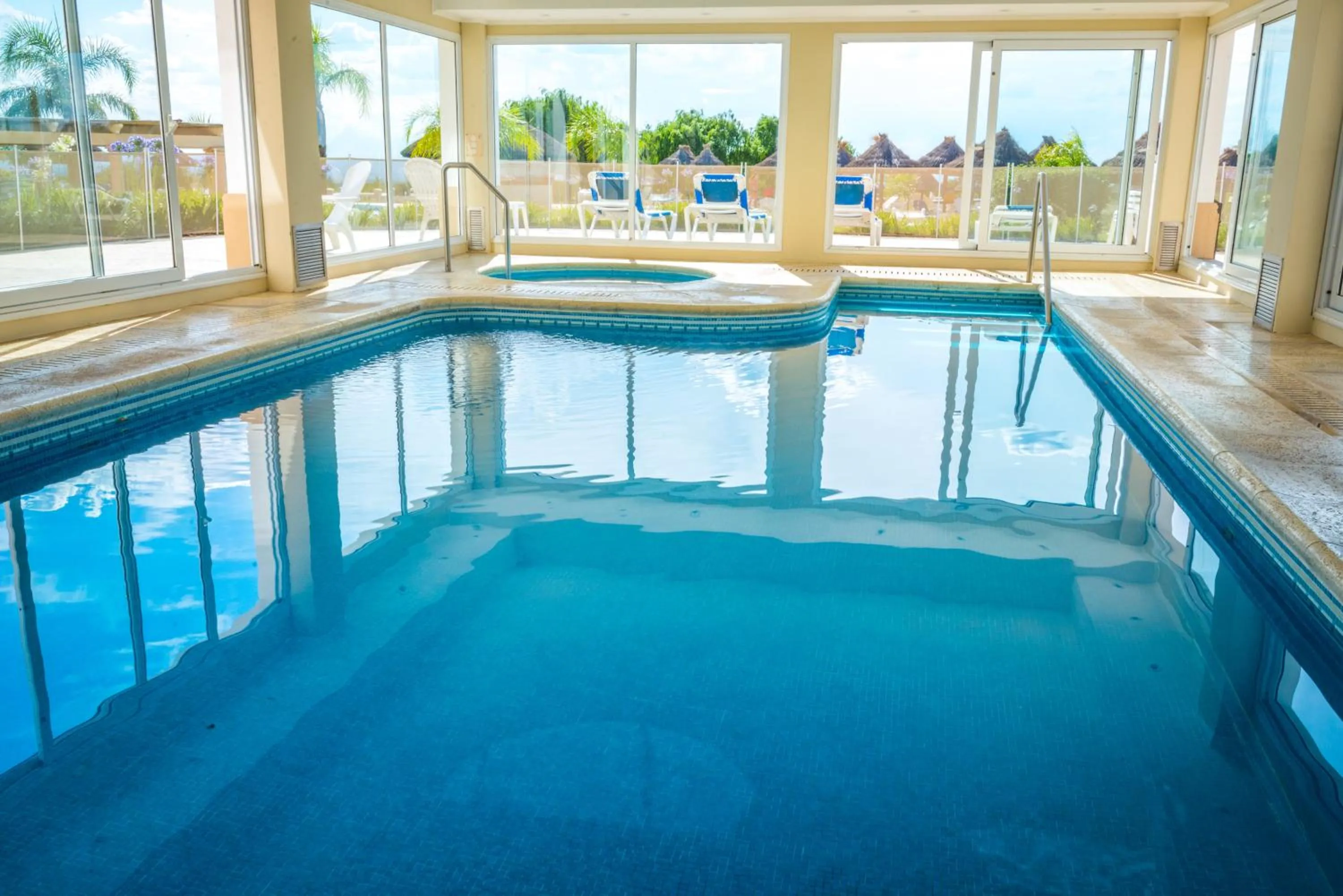 Swimming pool in Howard Johnson Resort Spa & Convention Center