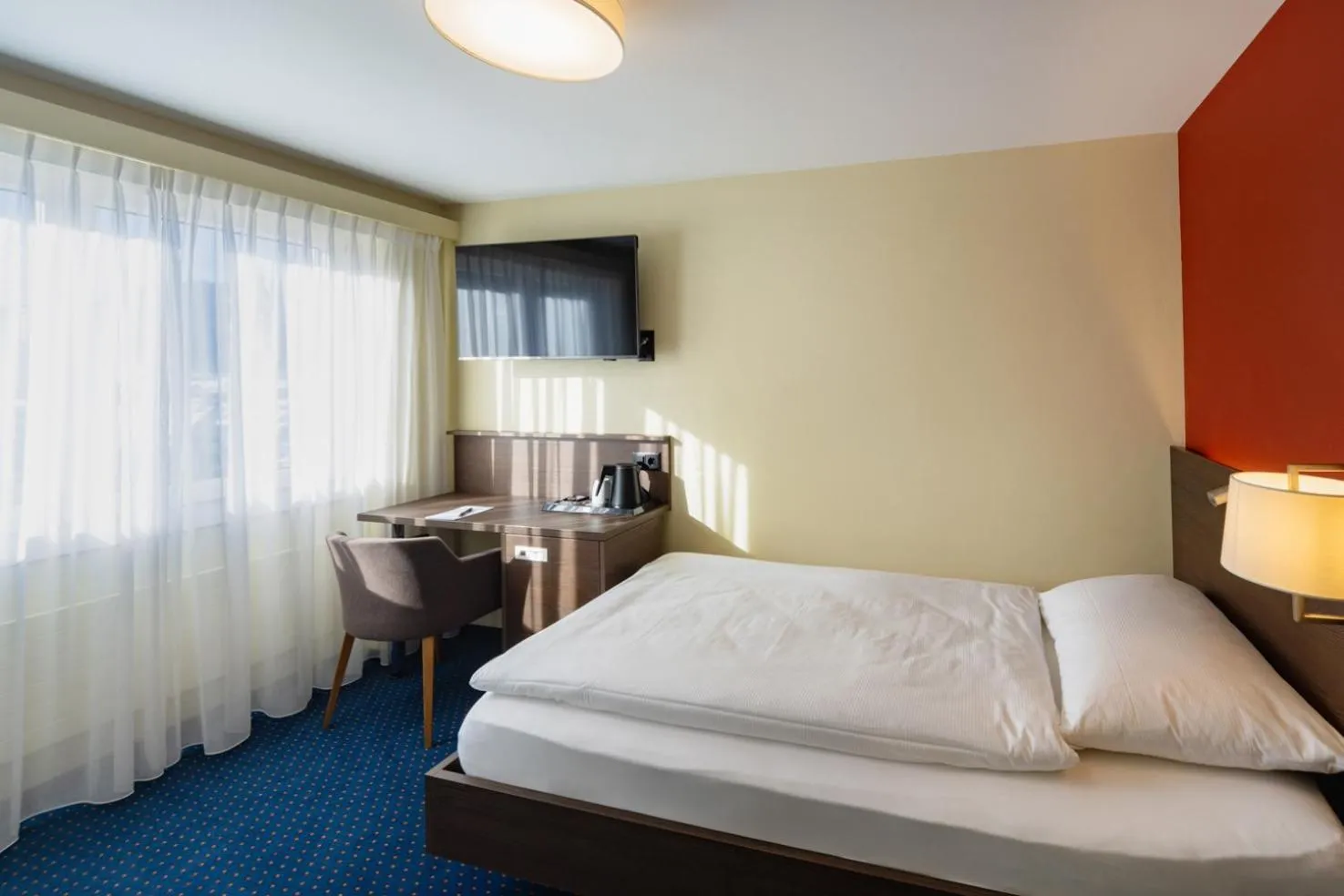 Photo of the whole room, Bed in Hotel Drei Könige