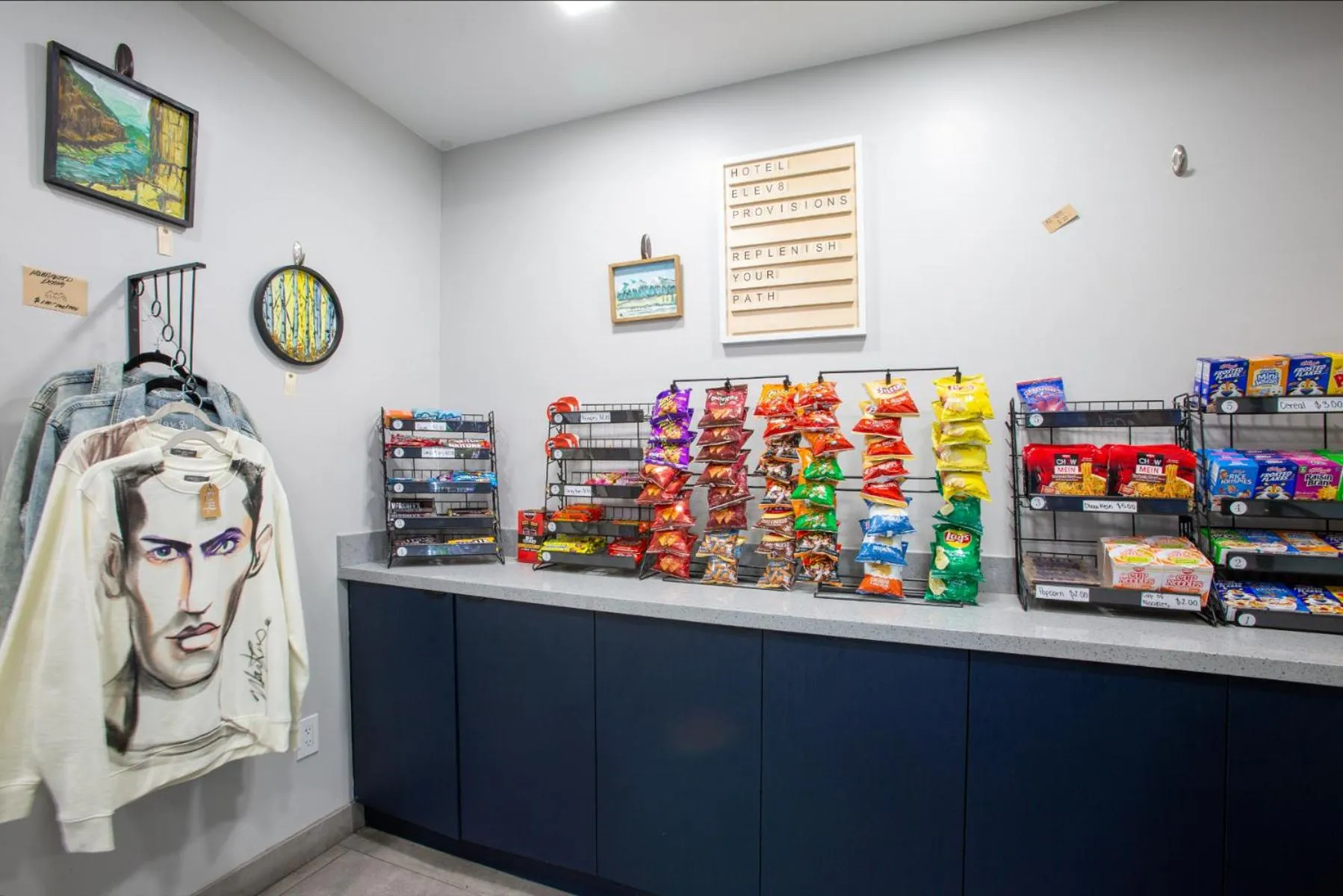 Food and drinks in Hotel Elev8 Flagstaff, Trademark Collection by Wyndham