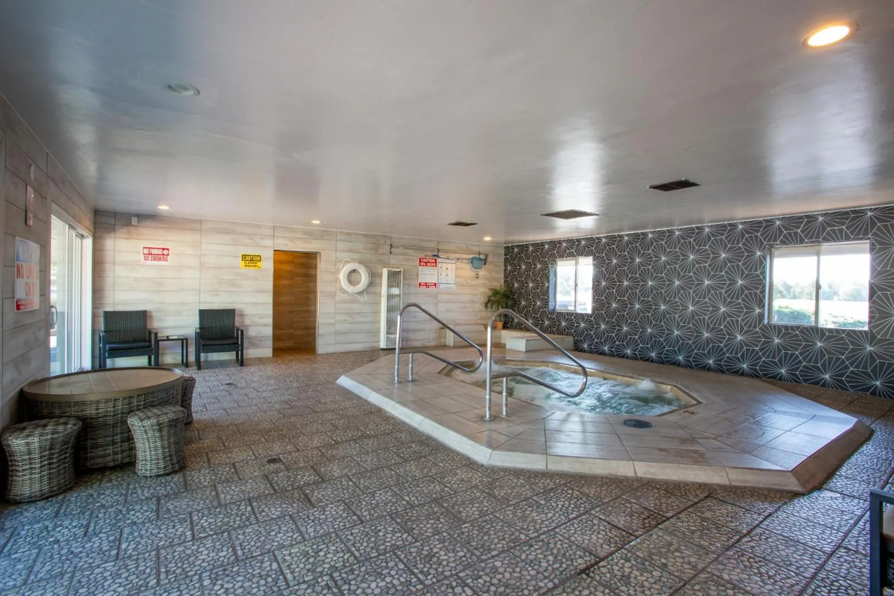 Hot Tub in Hotel Elev8 Flagstaff, Trademark Collection by Wyndham