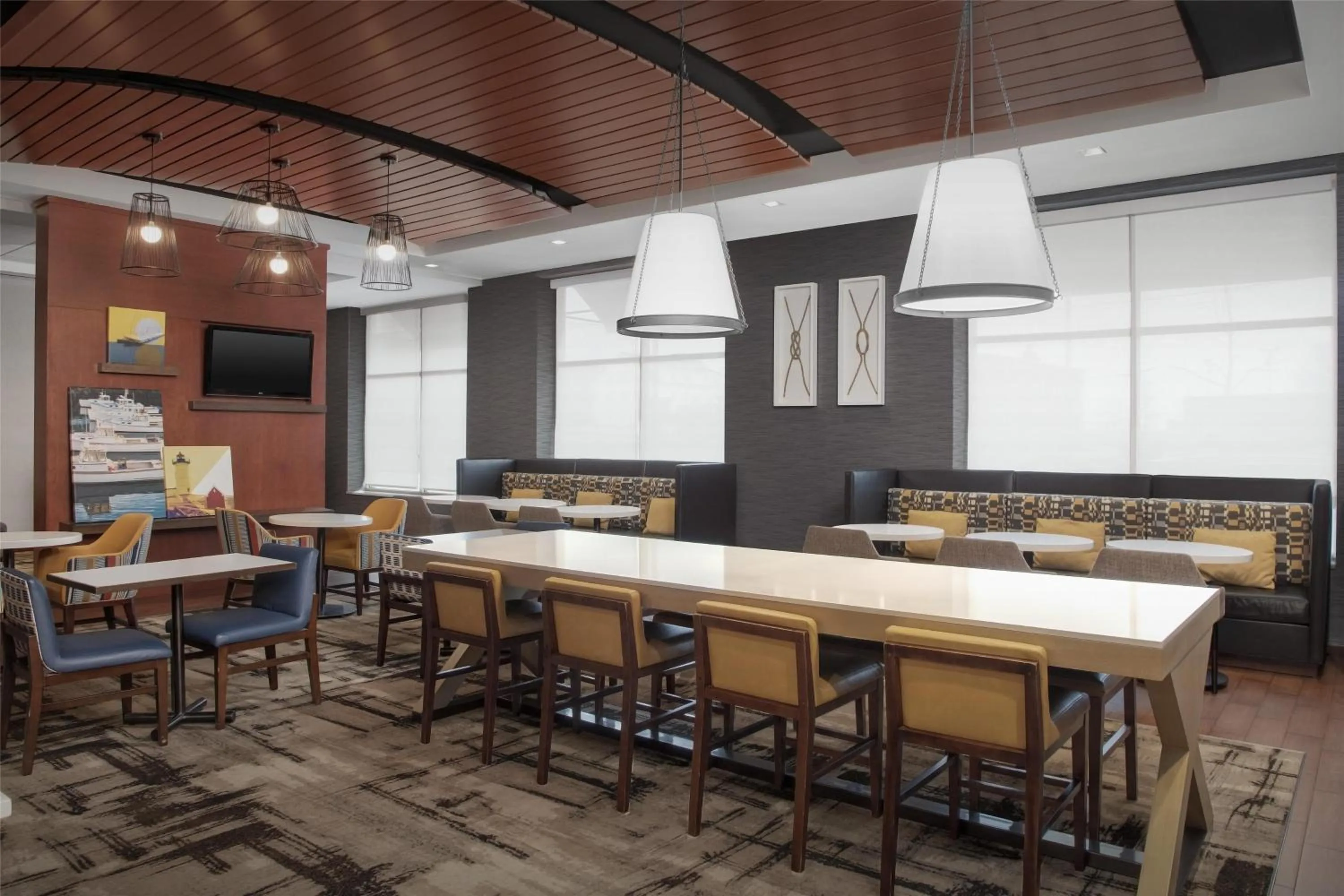 Breakfast in Hampton Inn Portland Downtown Waterfront