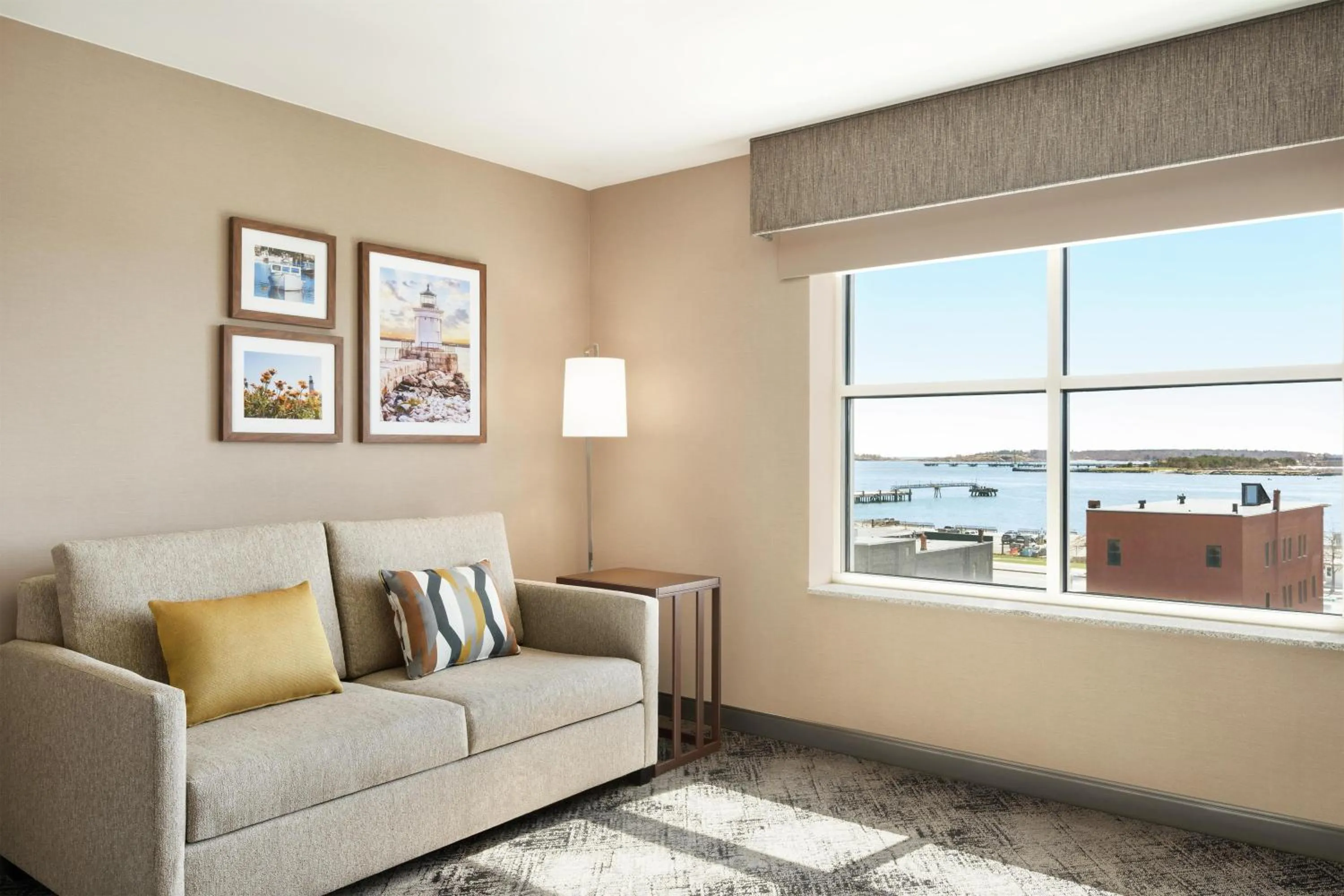 Living room in Hampton Inn Portland Downtown Waterfront