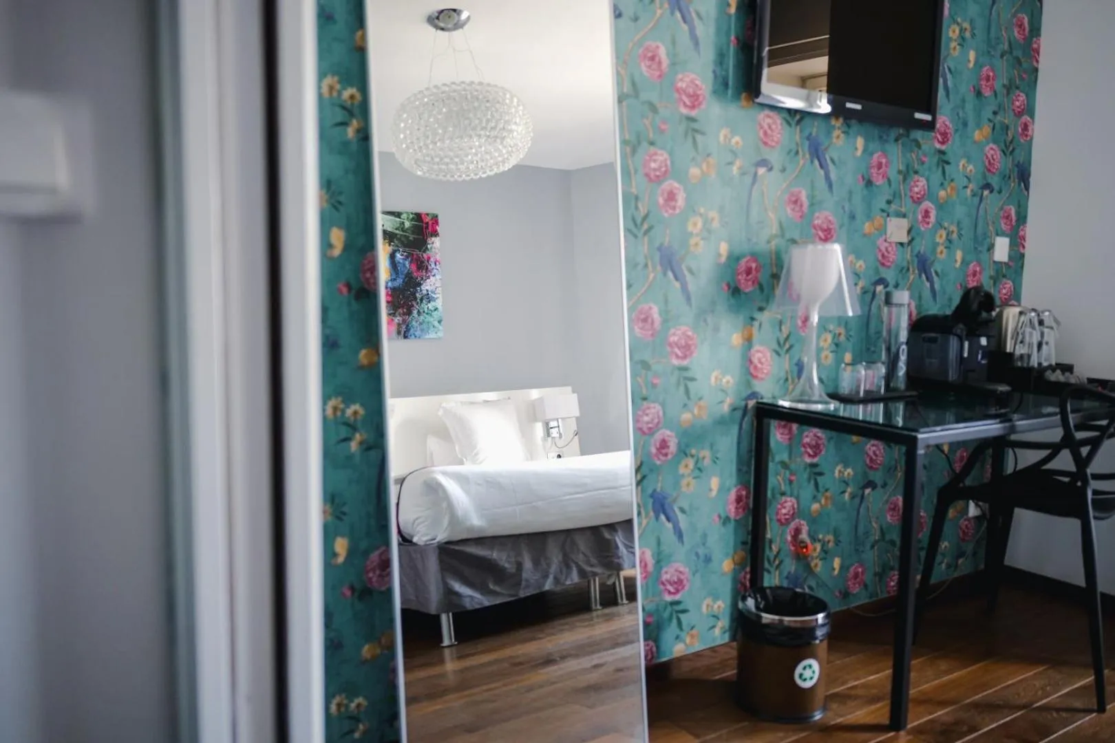 Decorative detail, Bed in Le Manoir Hôtel