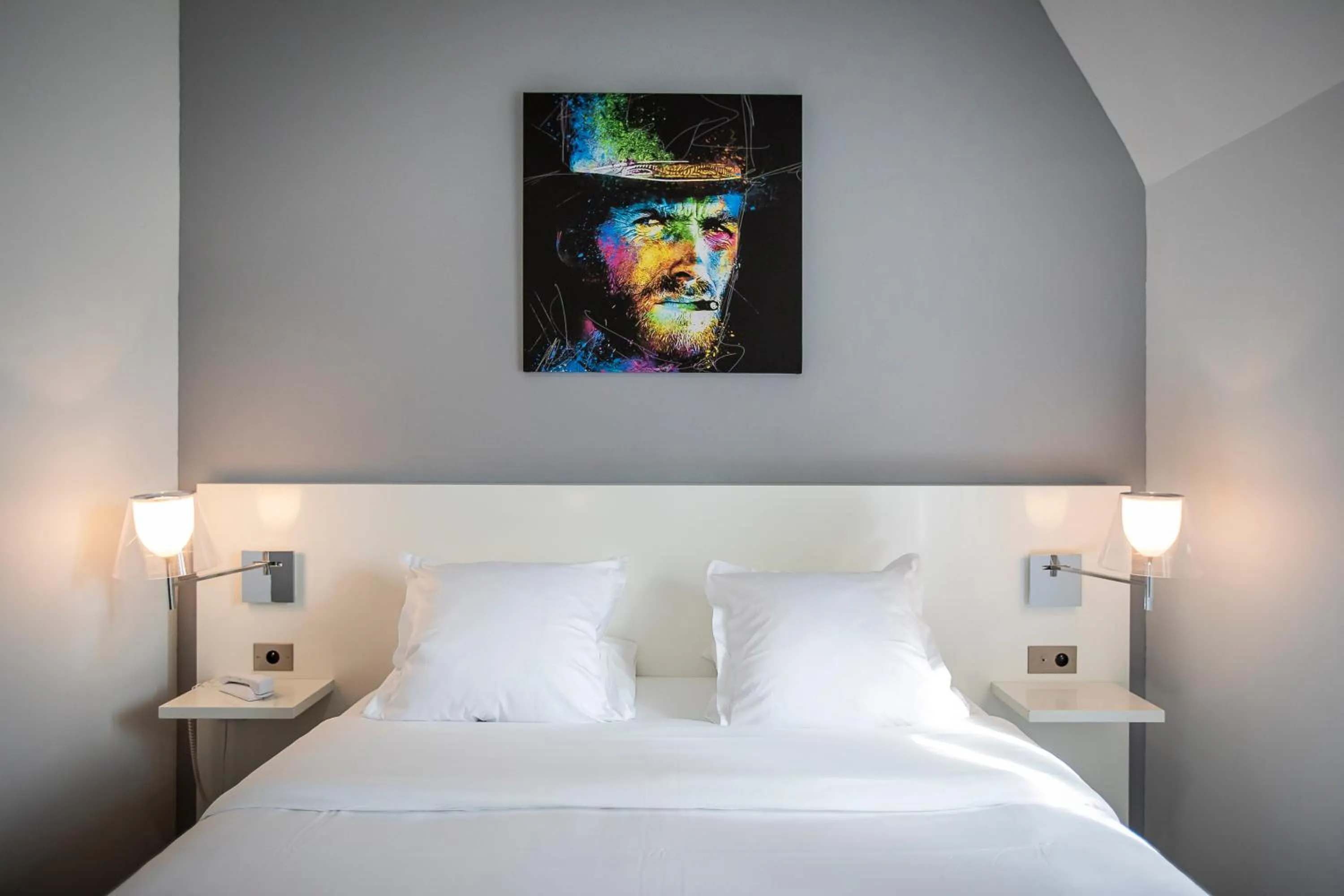 Bed in Le Manoir Hôtel