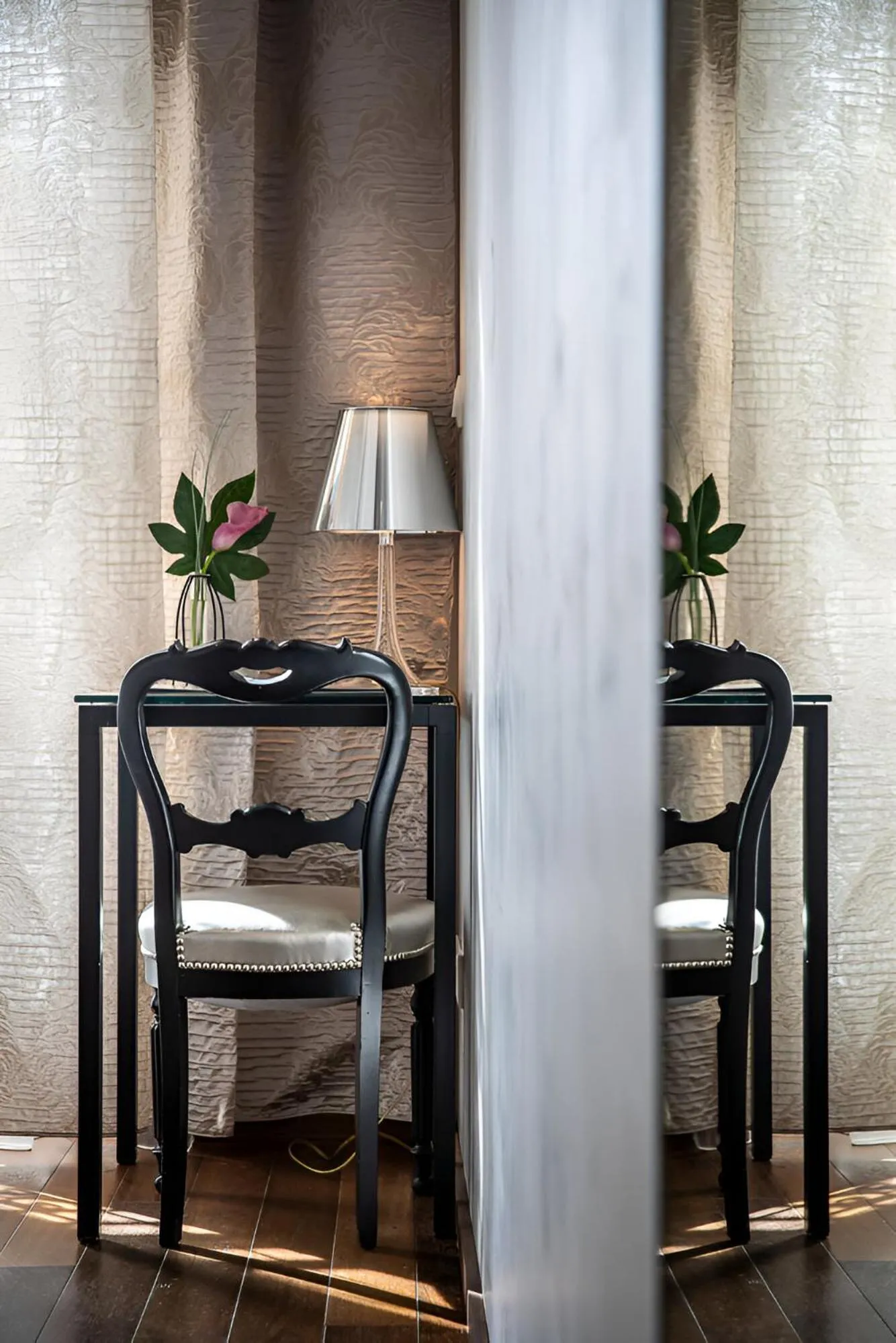 Seating area in Le Manoir Hôtel