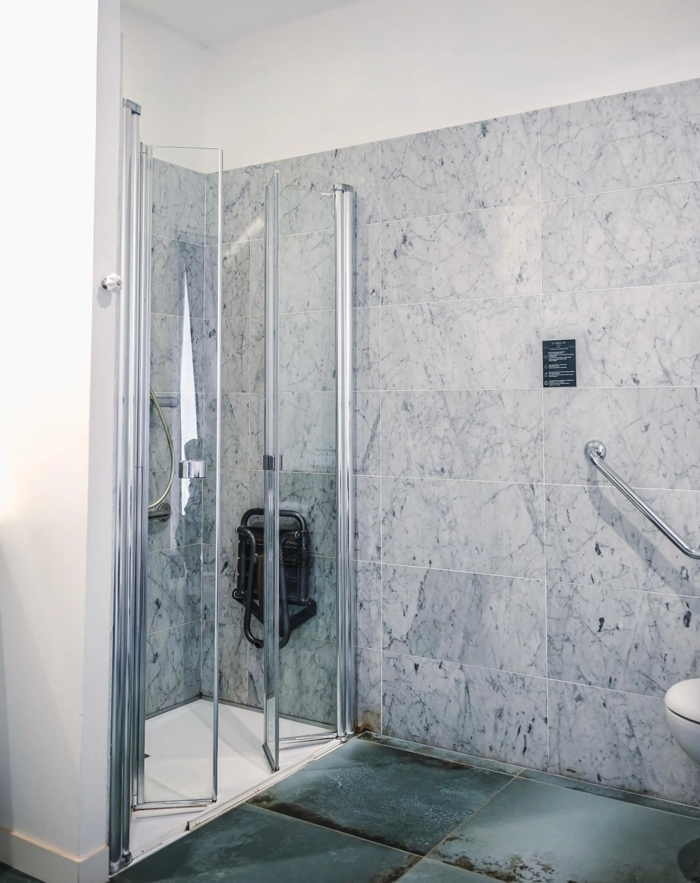 Bathroom in Le Manoir Hôtel