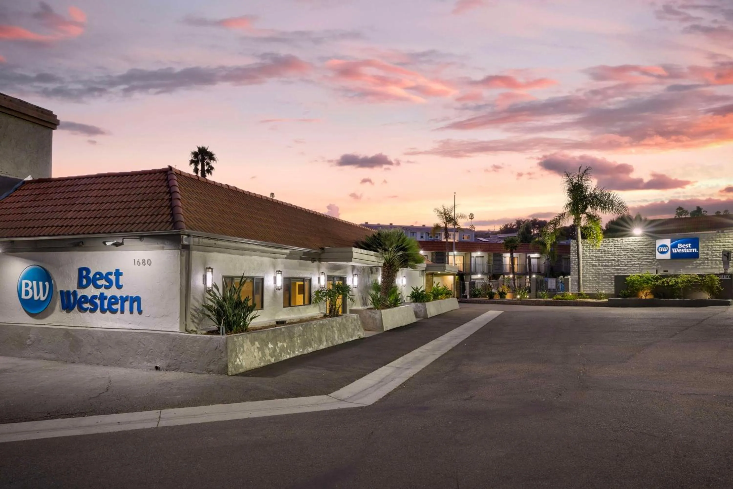 Property building in Best Western Oceanside Inn