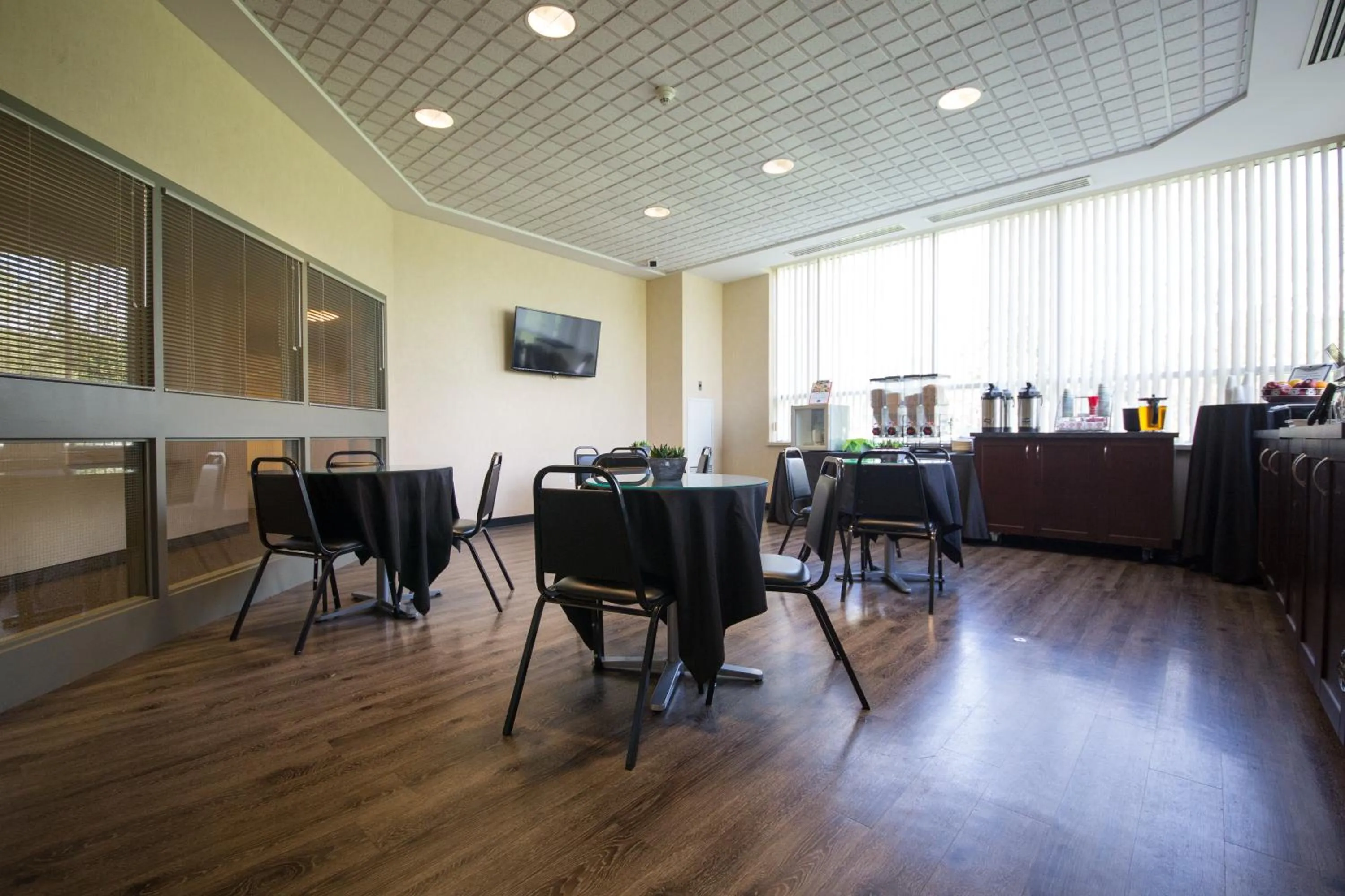 Coffee/tea facilities in Residence & Conference Centre - Windsor