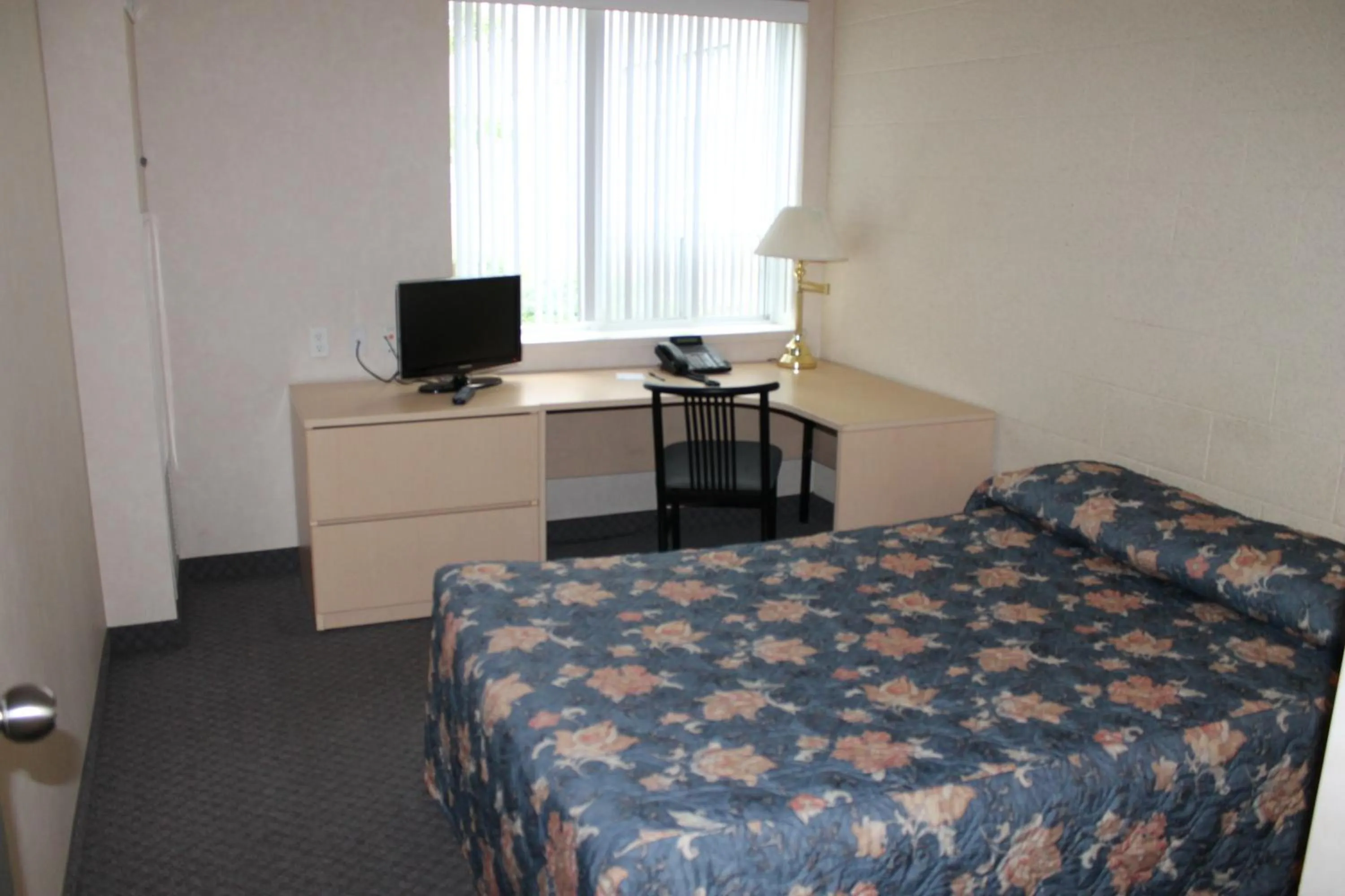 Bedroom, Bed in Residence & Conference Centre - Windsor