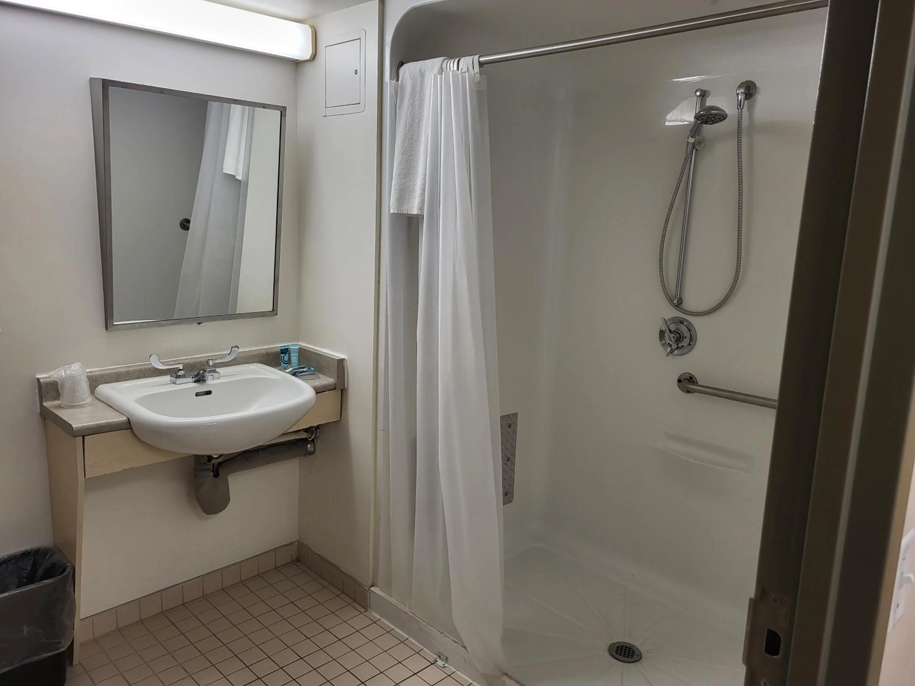 Bathroom in Residence & Conference Centre - Windsor