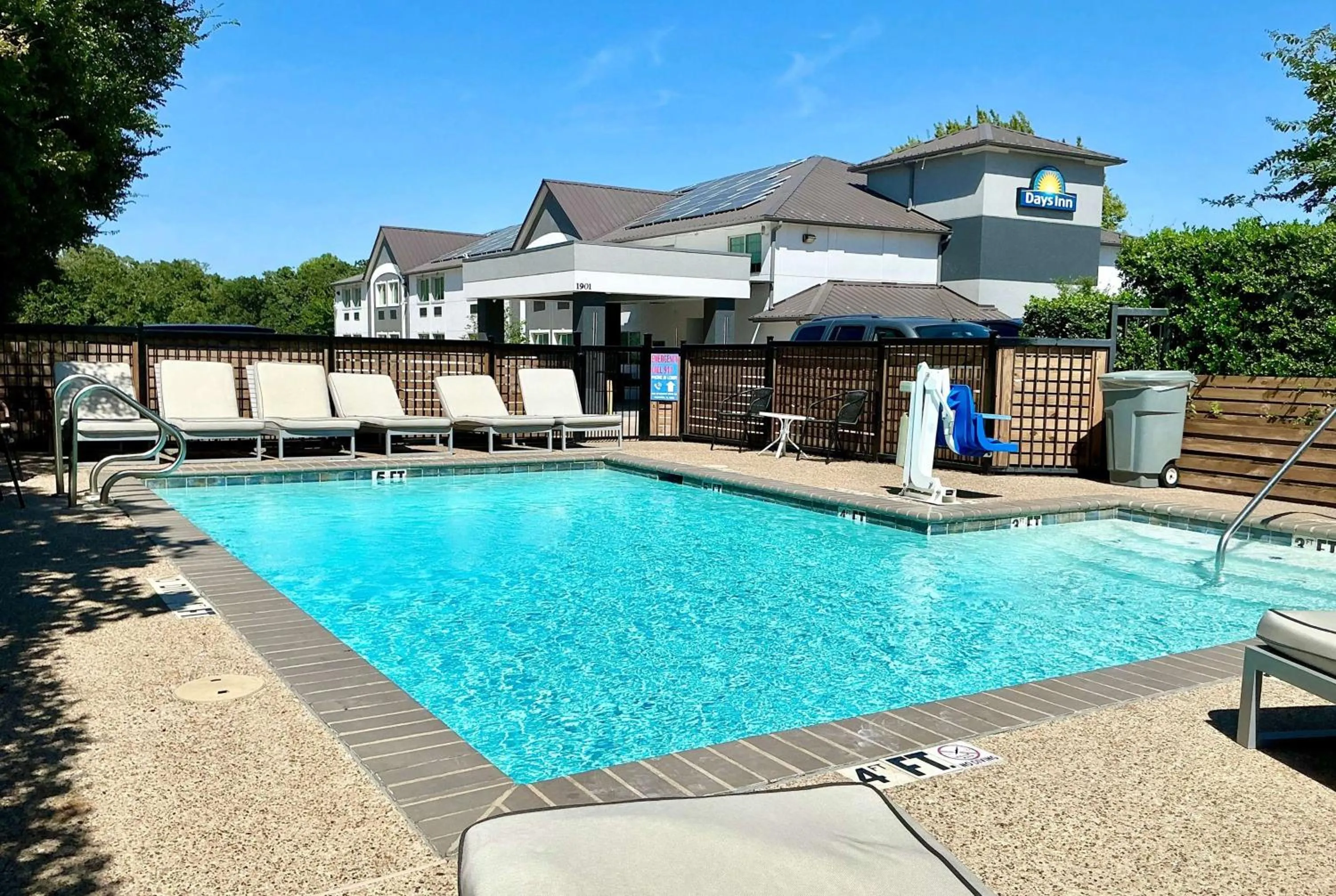 Property building in Days Inn by Wyndham Arlington