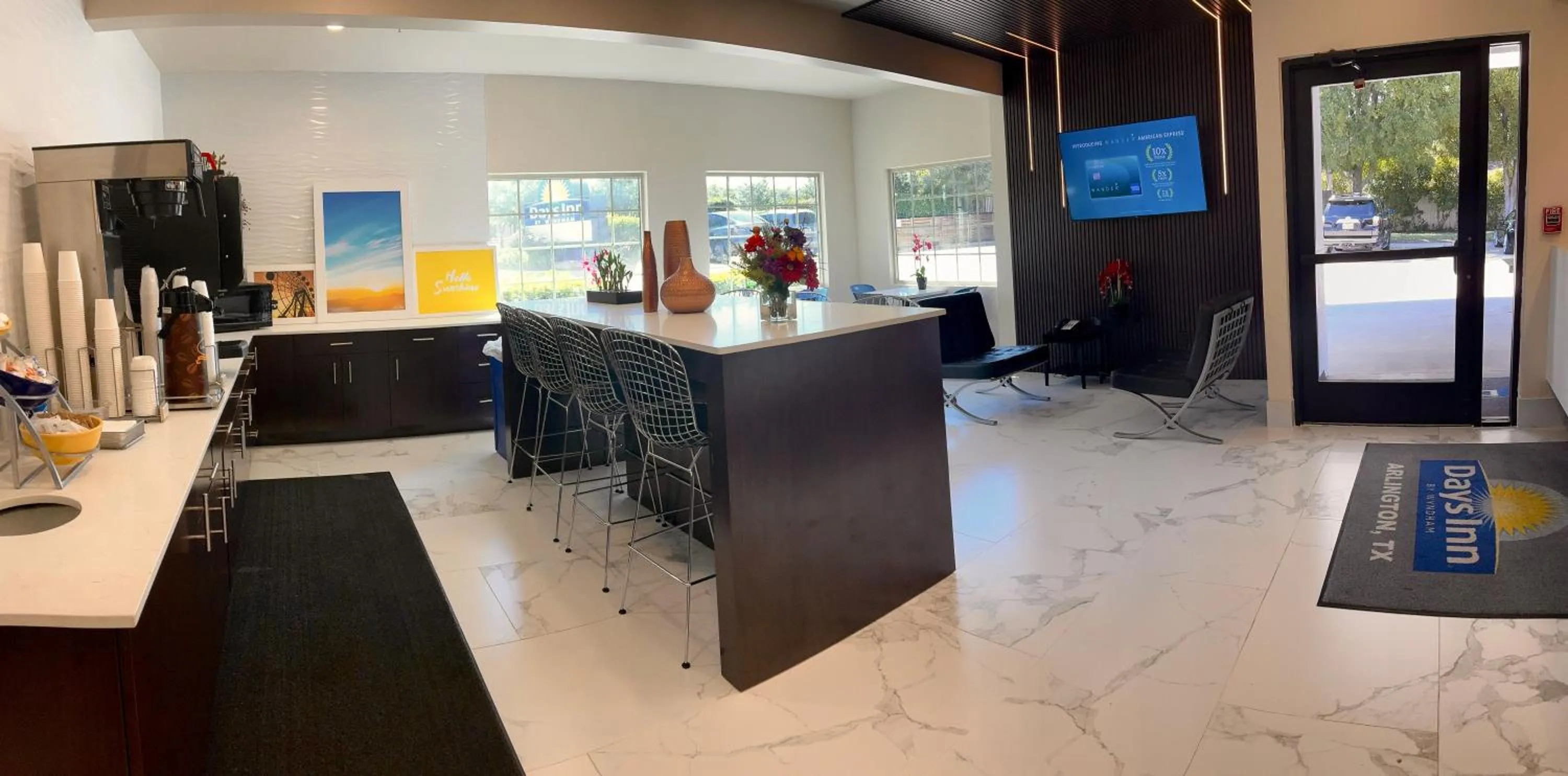 Seating area in Days Inn by Wyndham Arlington