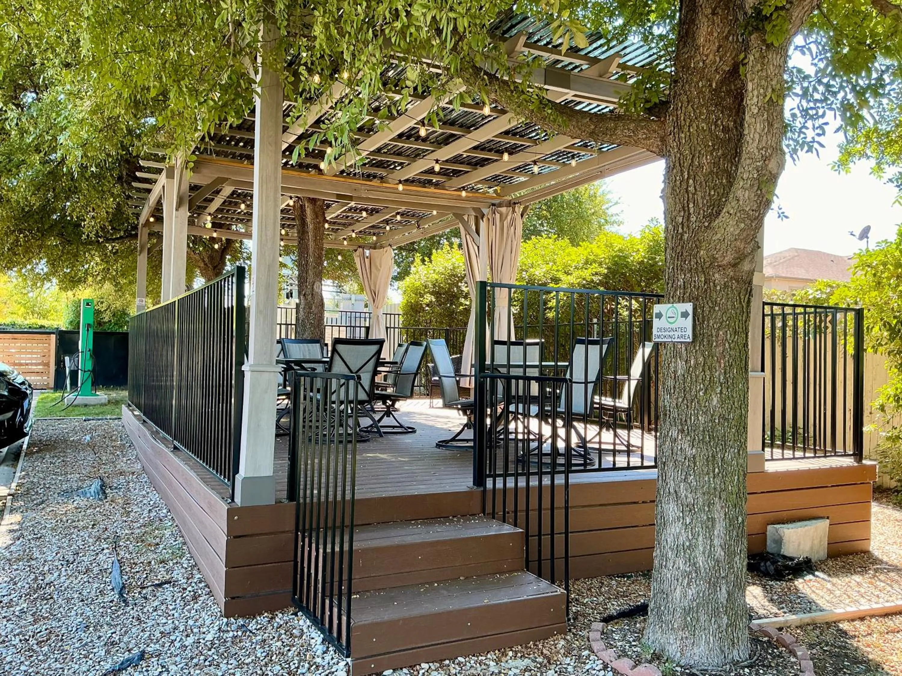 Balcony/Terrace in Days Inn by Wyndham Arlington
