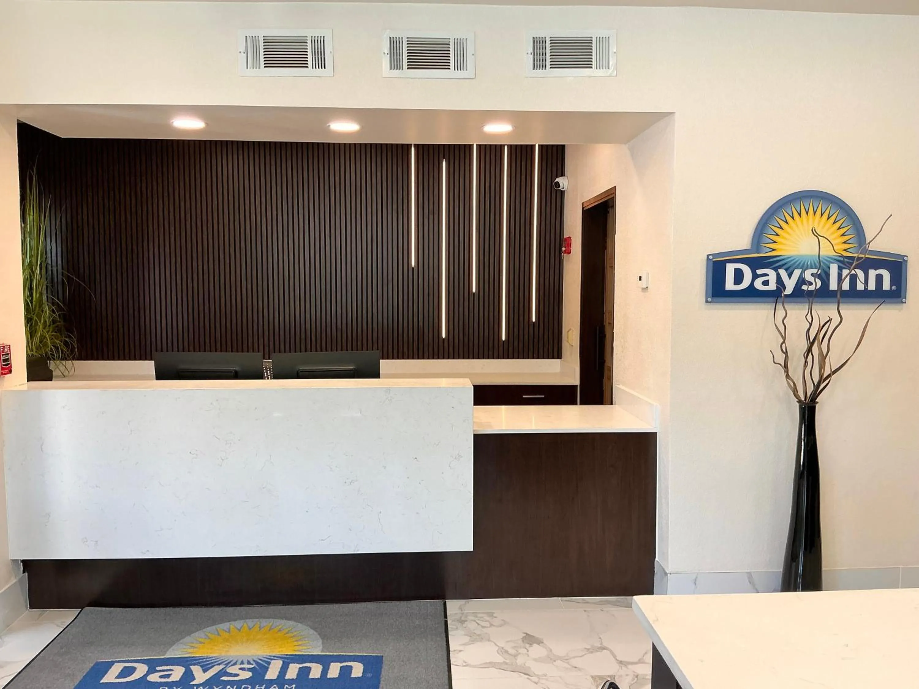 Lobby or reception in Days Inn by Wyndham Arlington