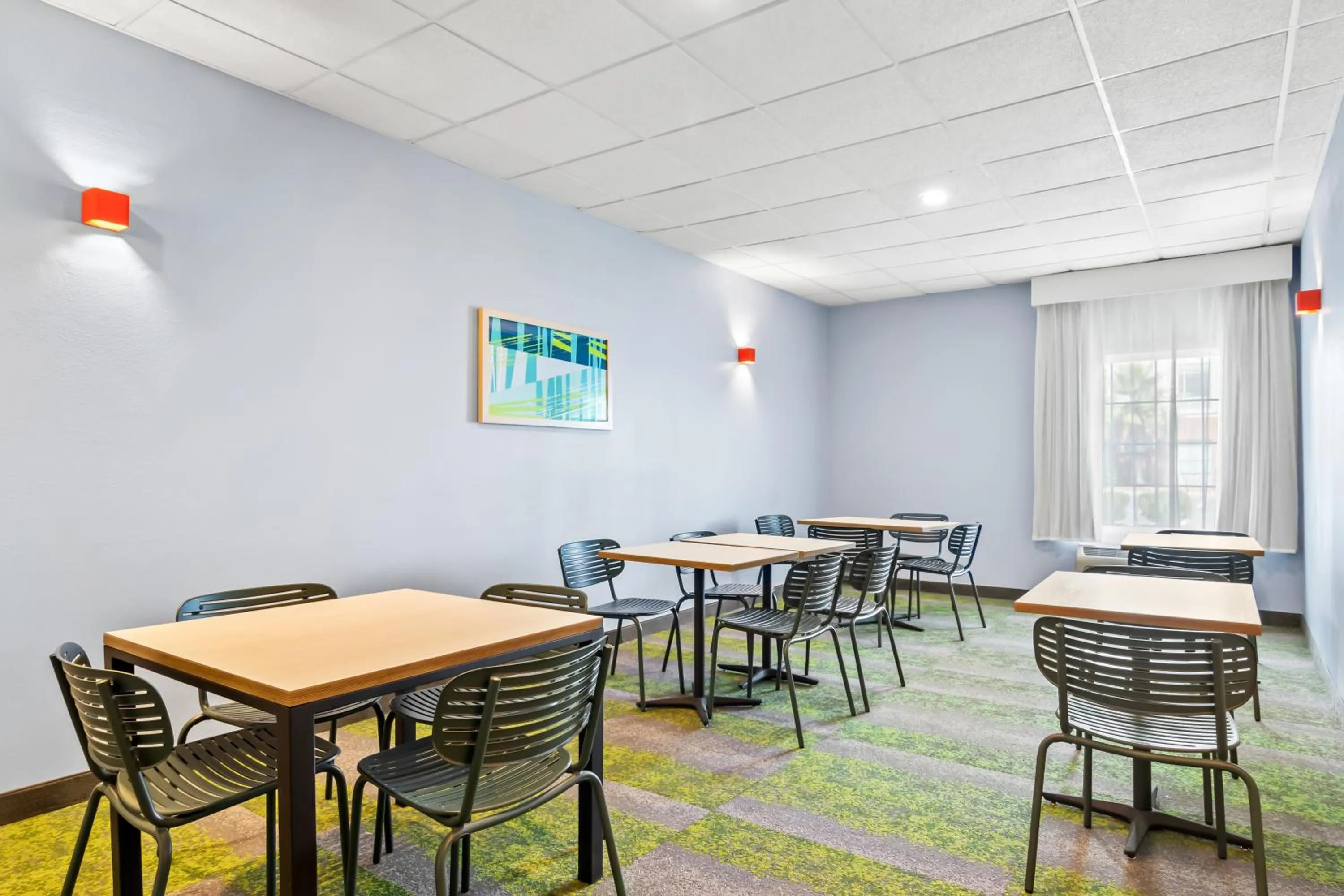 Meeting/conference room in Spark by Hilton Kingsland