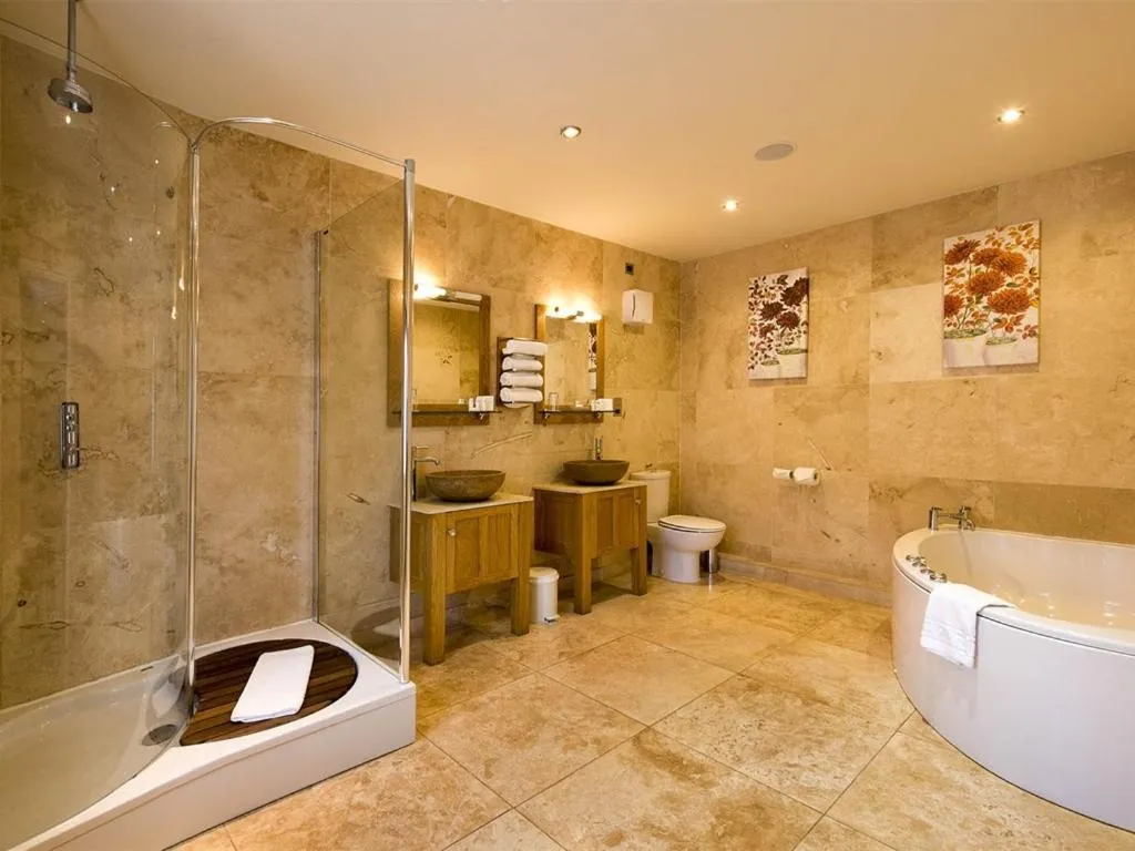 Bathroom in The Fairfax Arms
