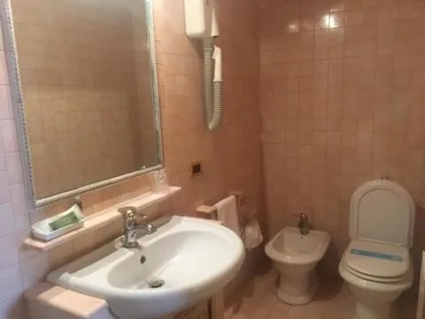 Bathroom in Hotel Il Chiostro