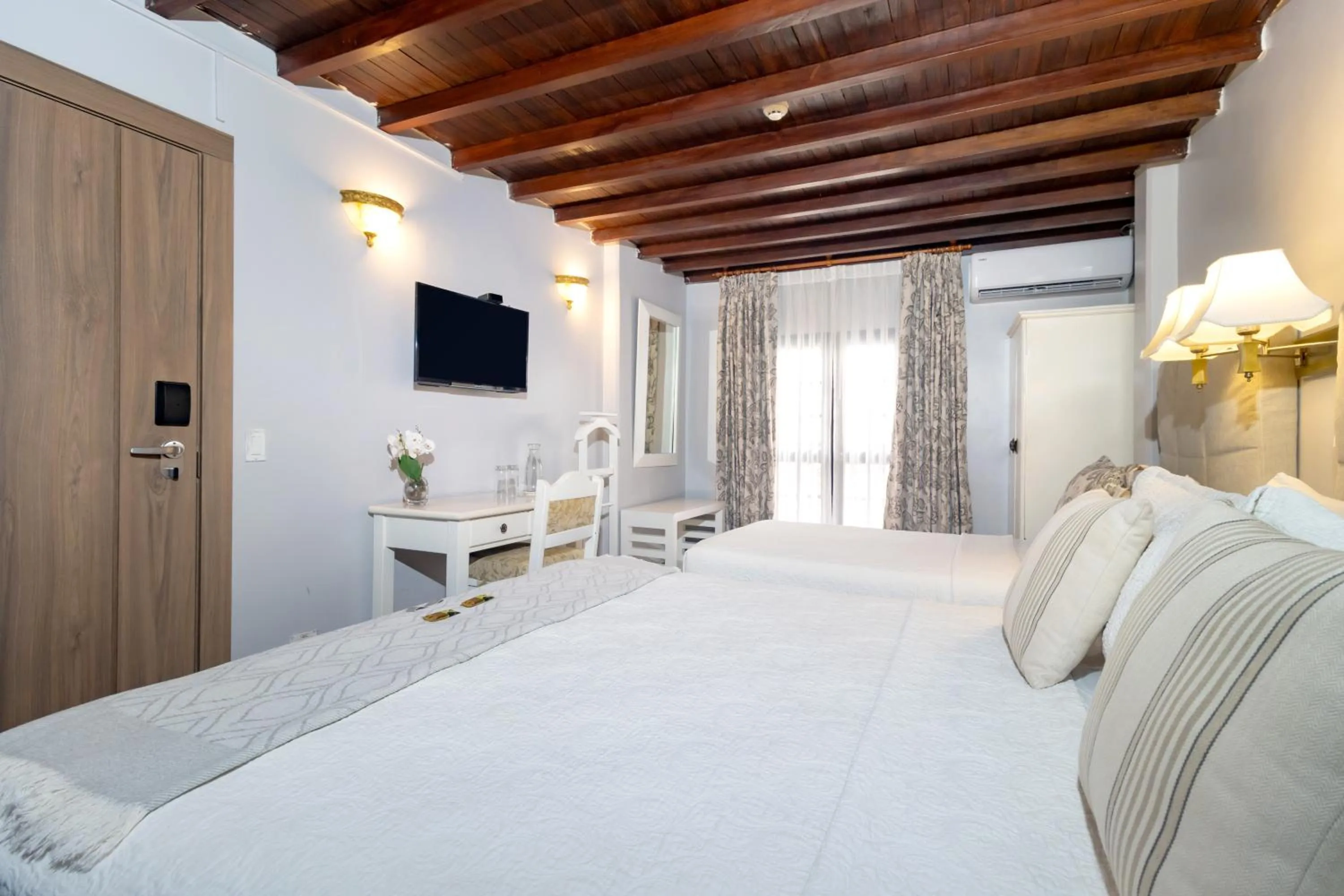 Photo of the whole room, Bed in Casa García