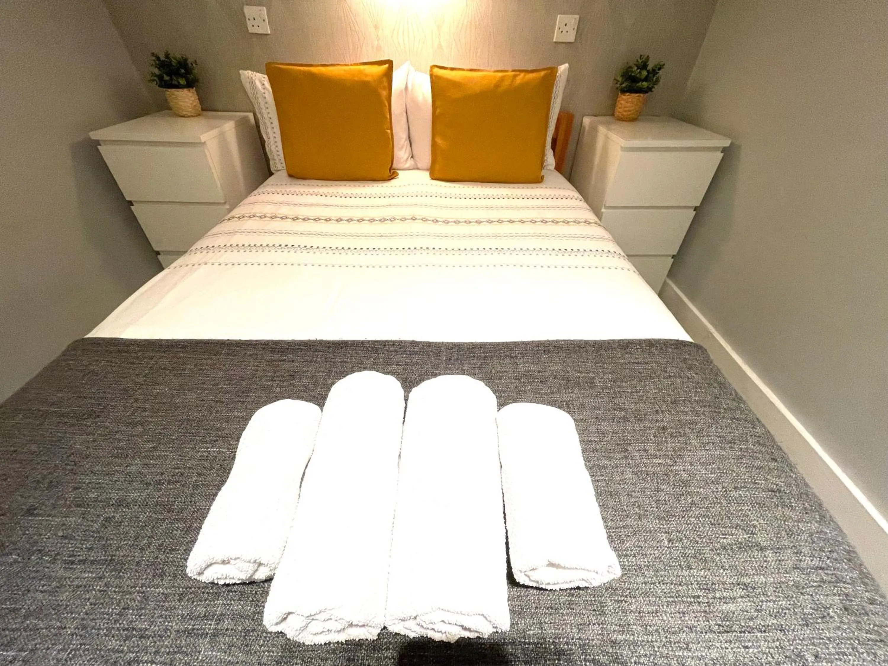 Bed in Trinity House Hotel