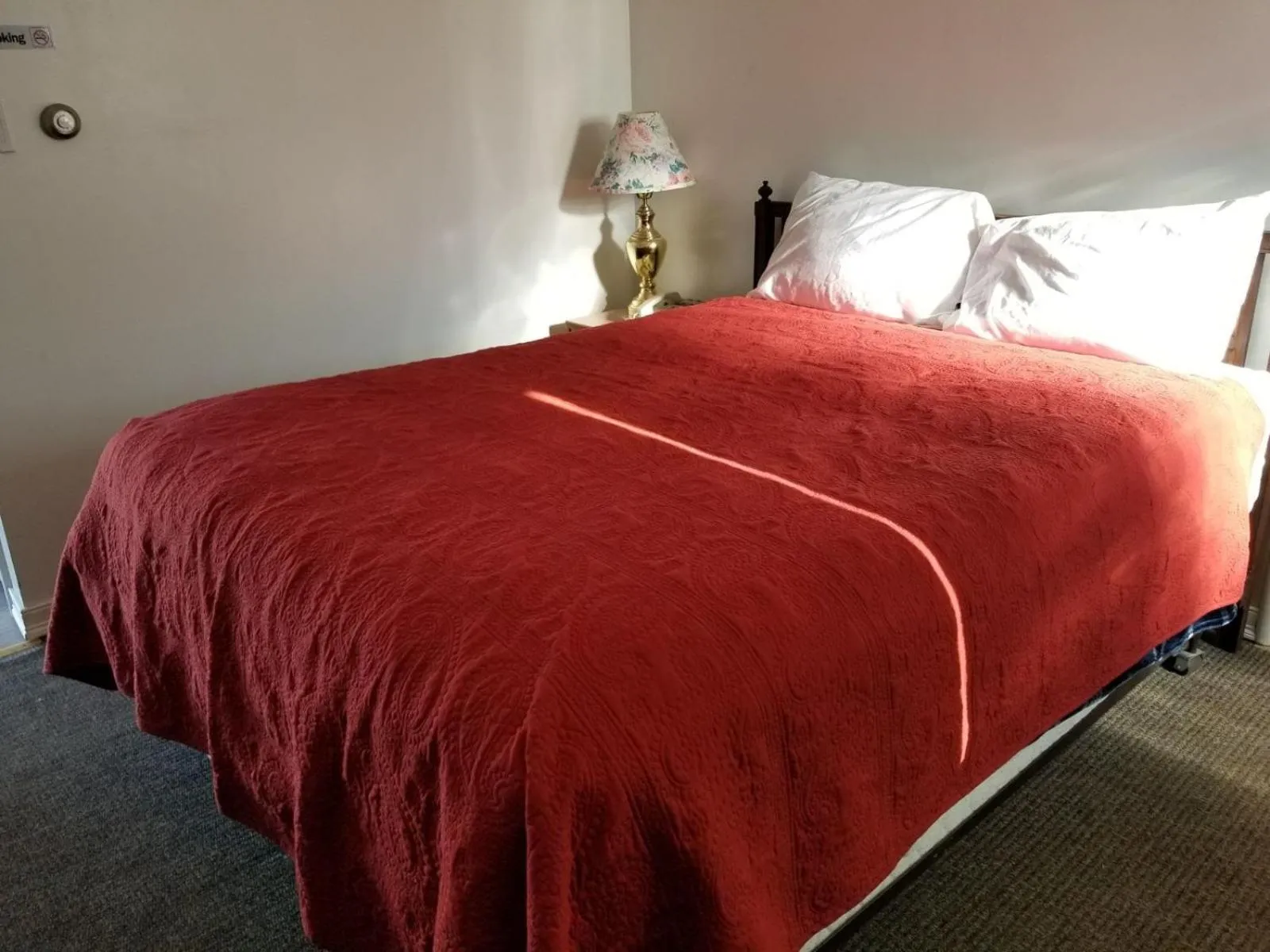 Bed in River Inn by Niagara Falls