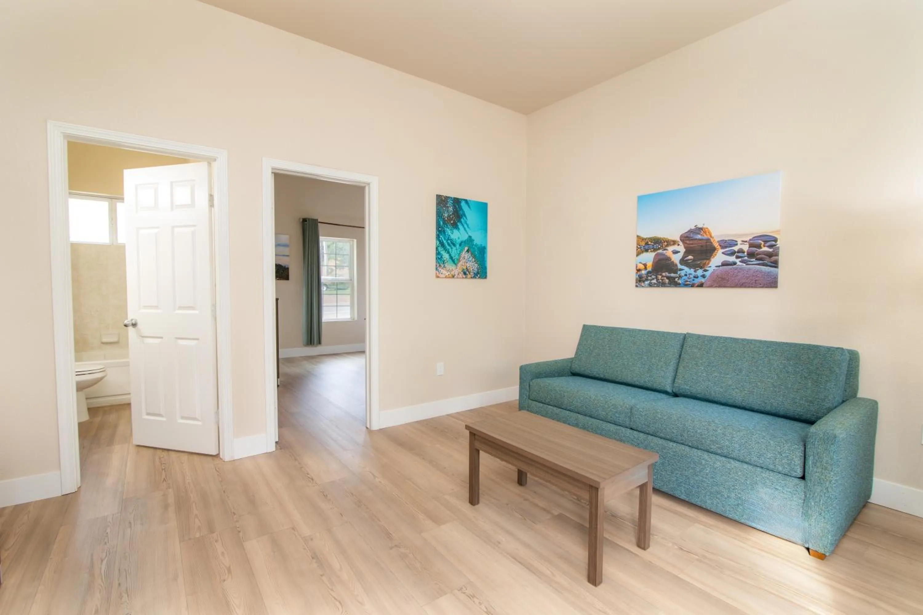 Living room in Westhaven Inn Pollock Pines Camino