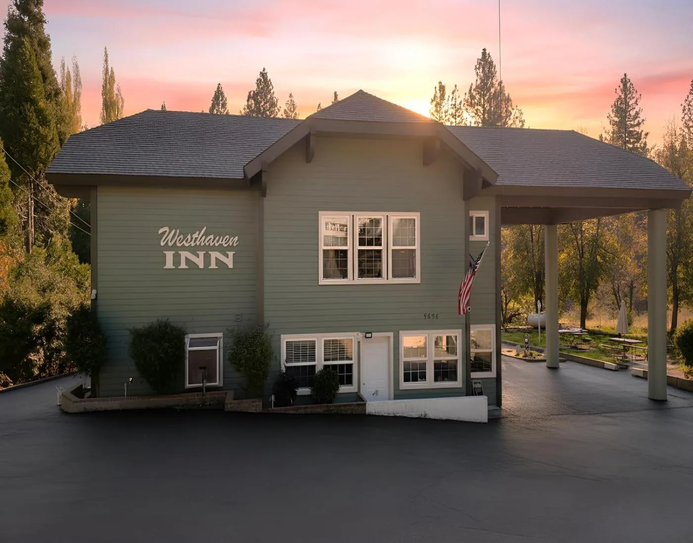 Property building in Westhaven Inn Pollock Pines Camino