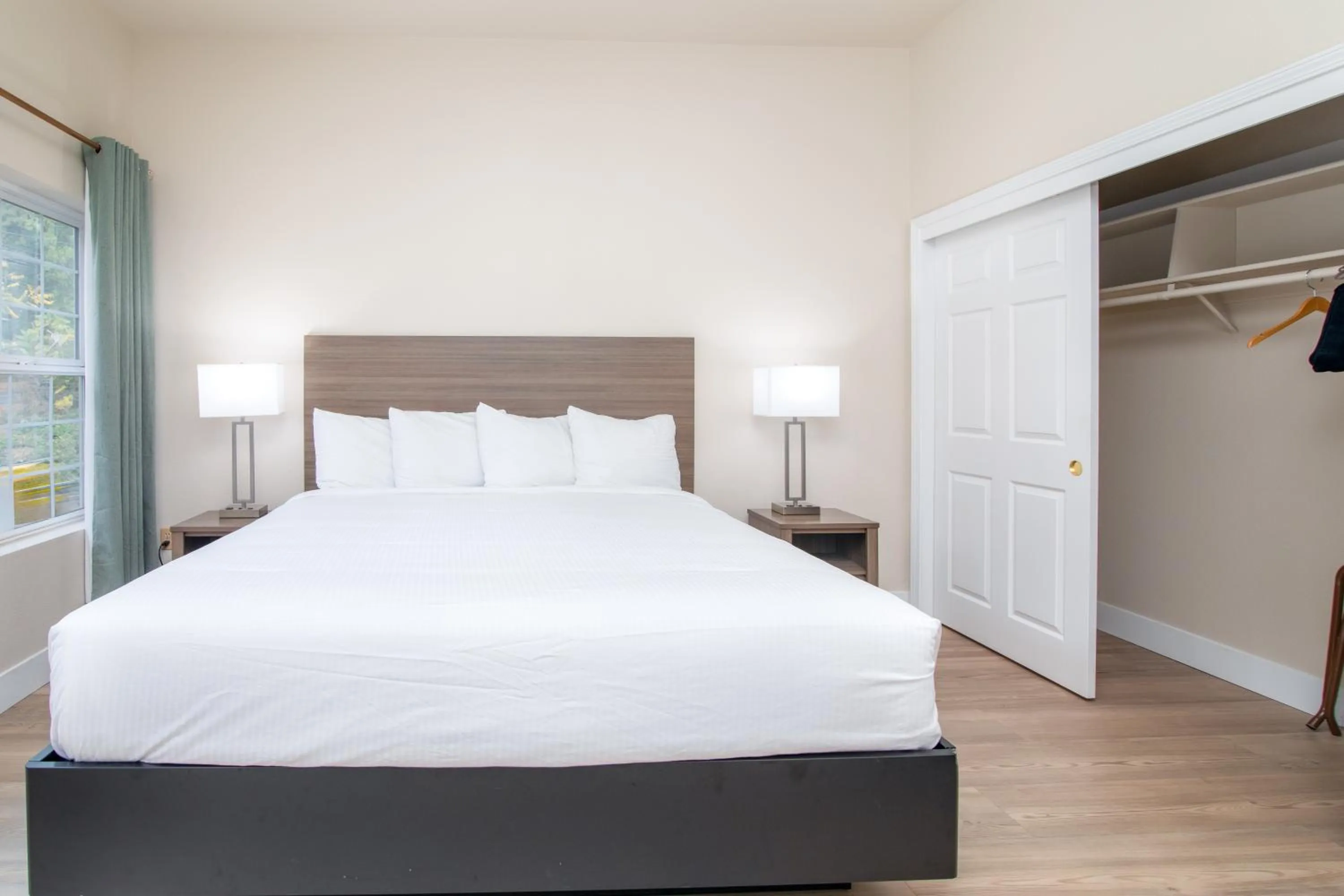 Bed in Westhaven Inn Pollock Pines Camino