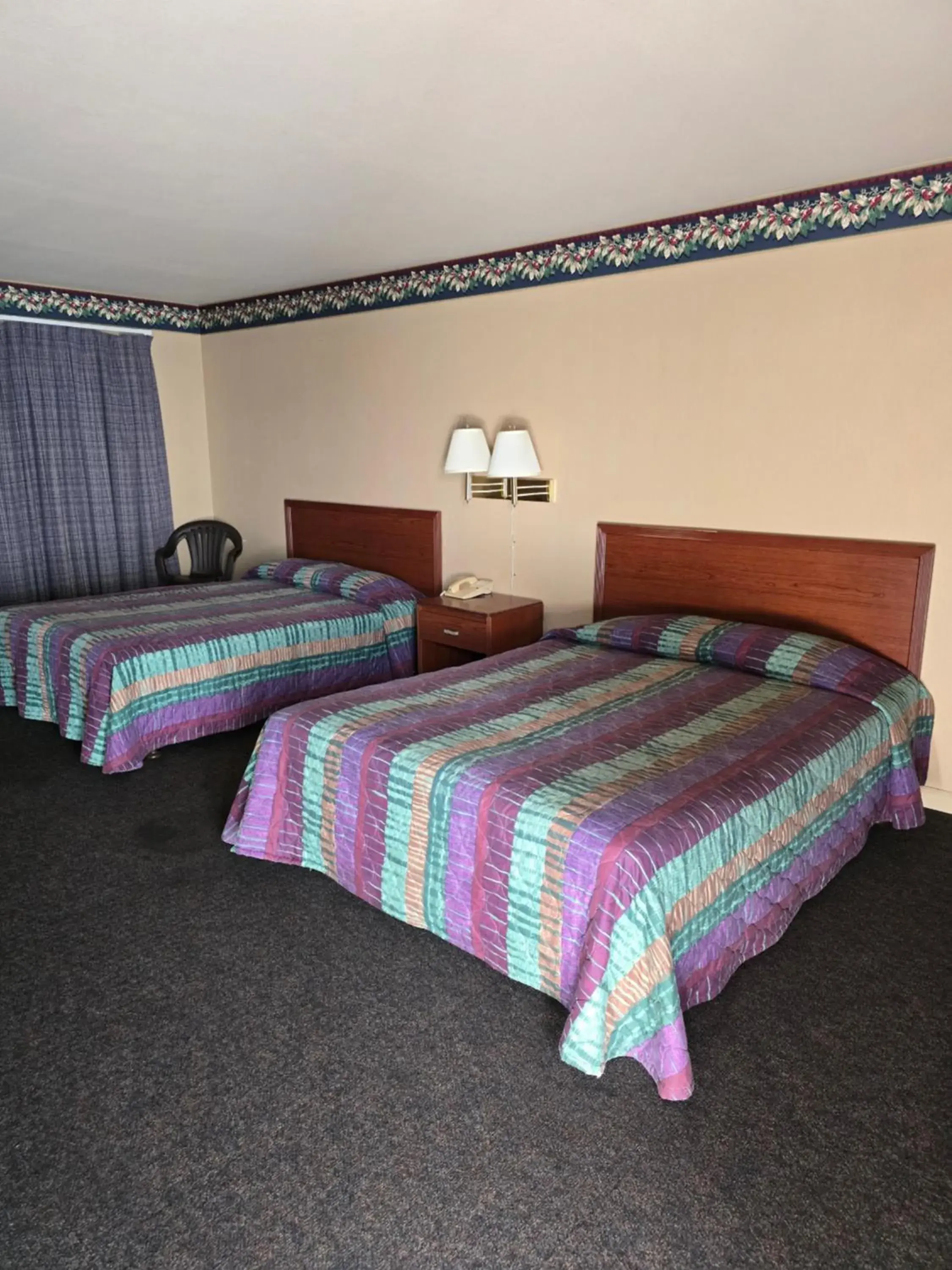 Queen Room with Two Queen Beds in Westhaven Inn Queen Room with Two Queen Beds in Westhaven Inn